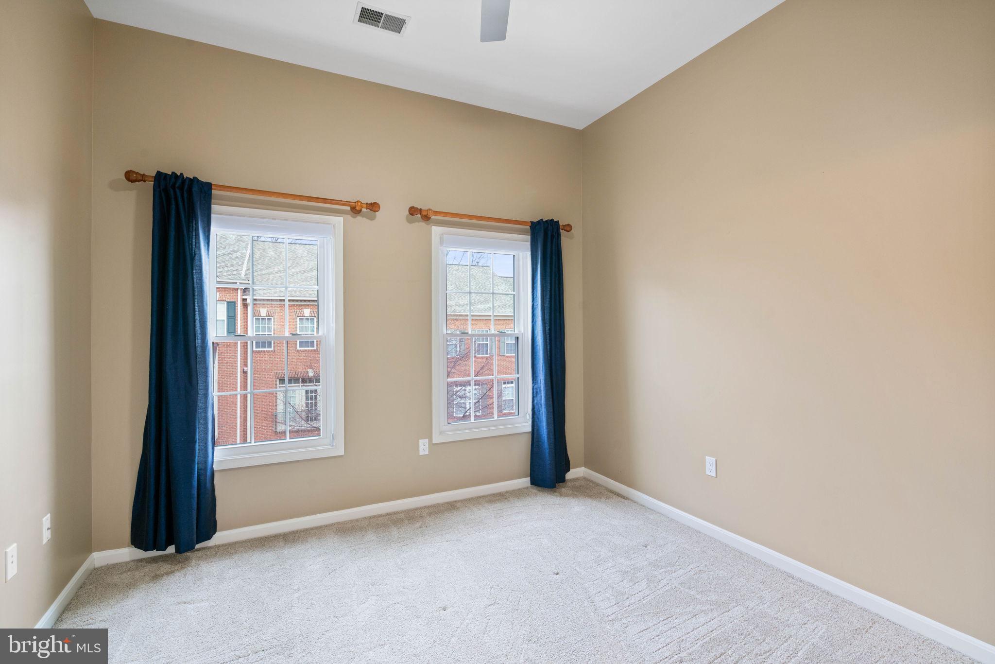 KENSINGTON COURTS - Residential