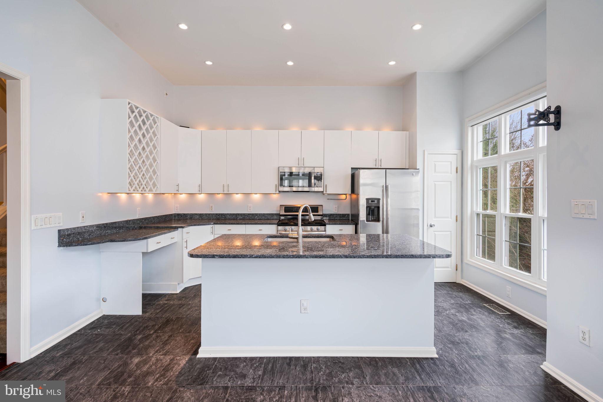 KENSINGTON COURTS - Residential