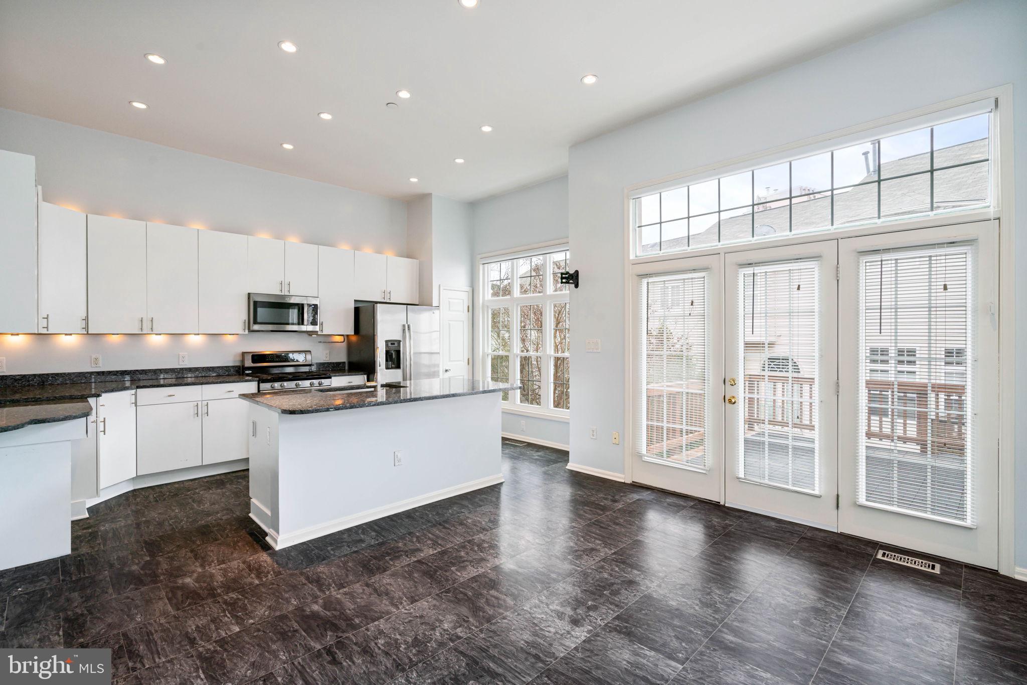 KENSINGTON COURTS - Residential