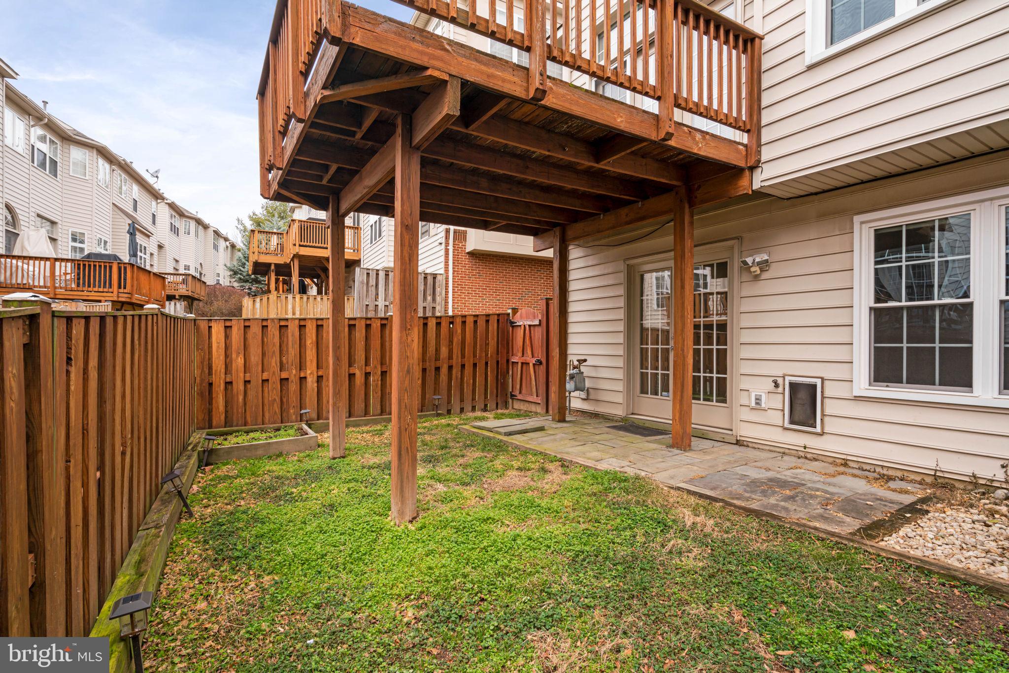 KENSINGTON COURTS - Residential