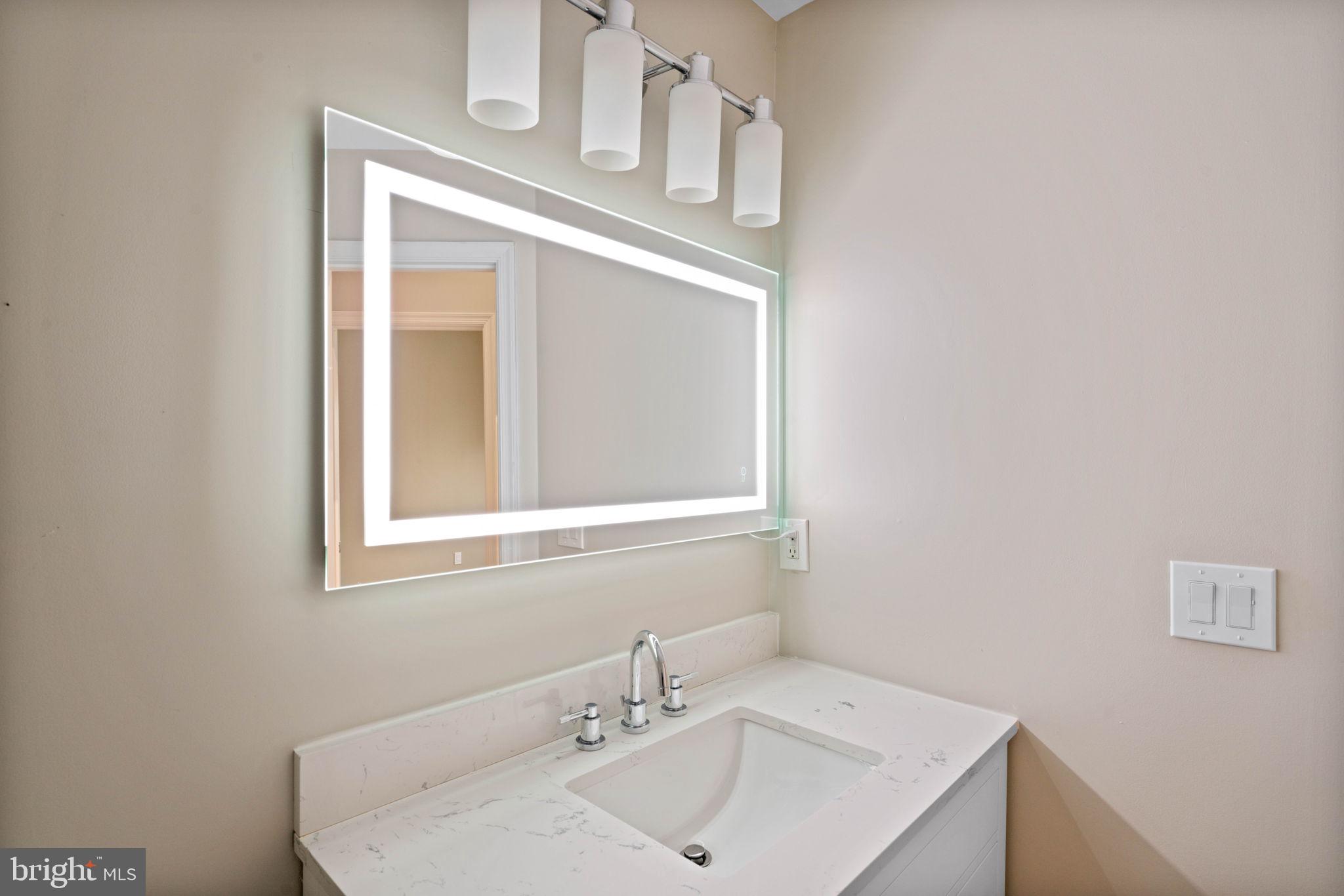 KENSINGTON COURTS - Residential