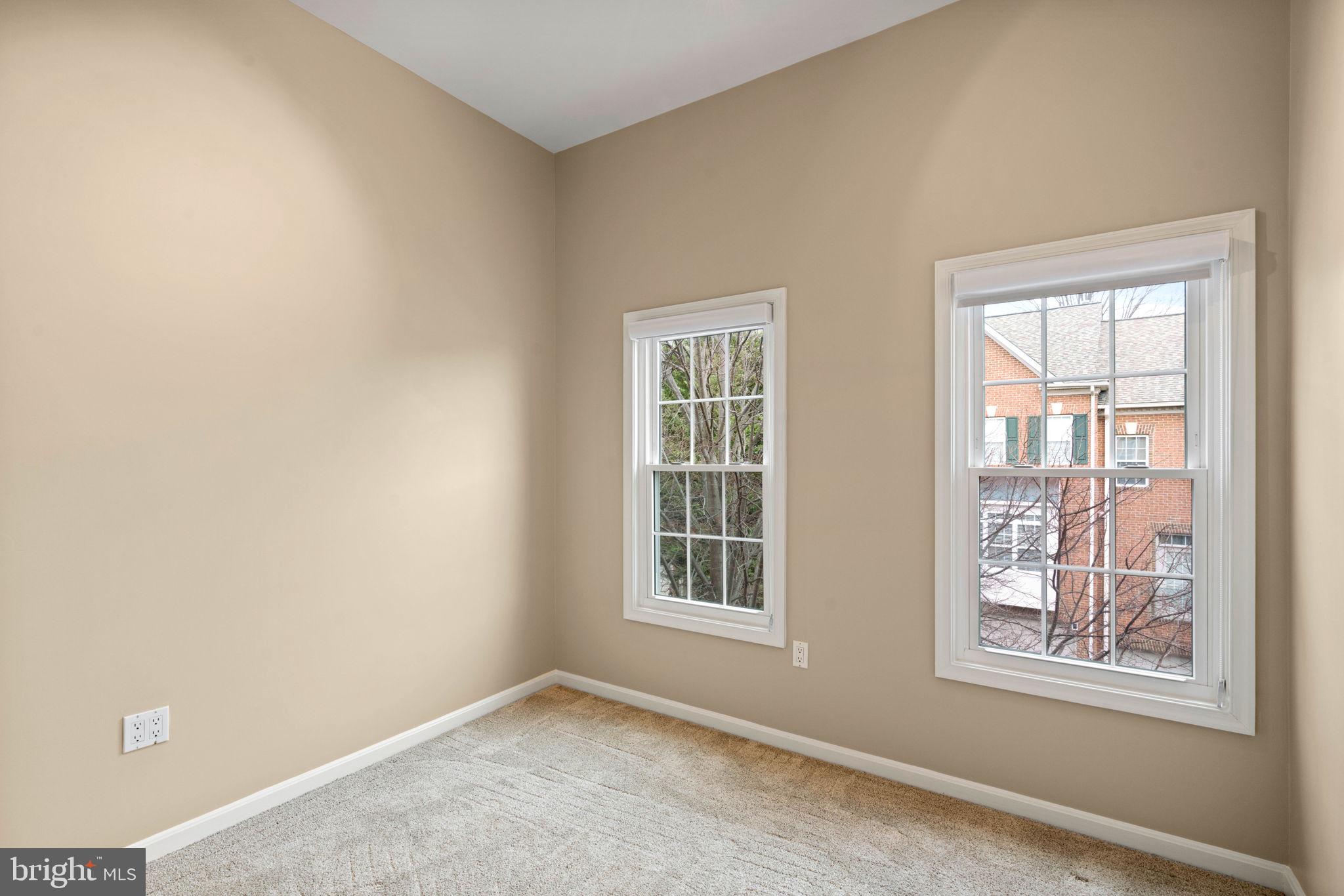 KENSINGTON COURTS - Residential