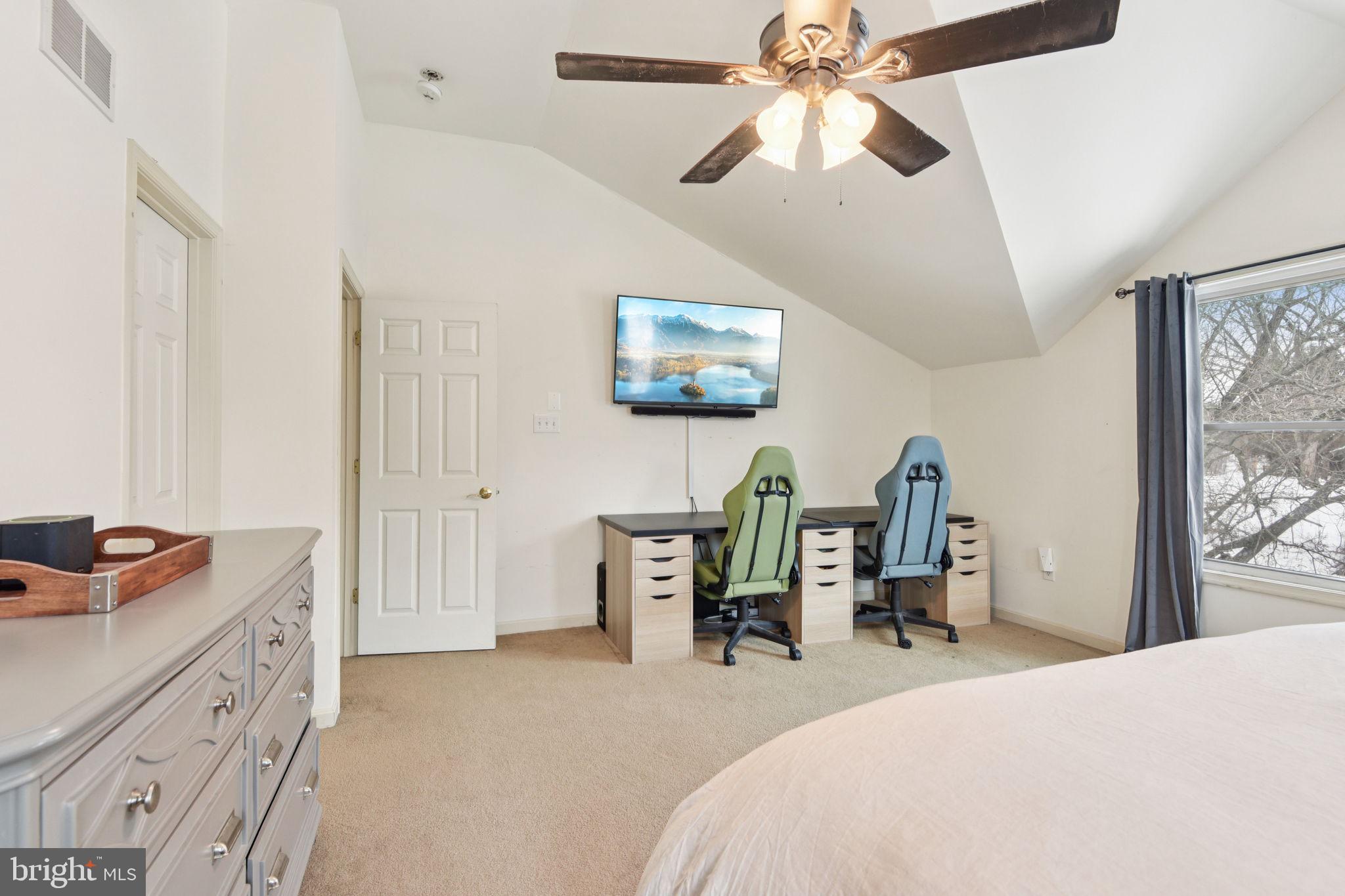 WINDSOR KNOLLS - Residential