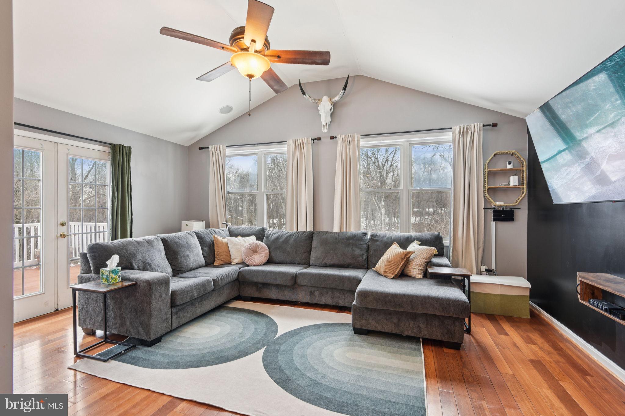 WINDSOR KNOLLS - Residential