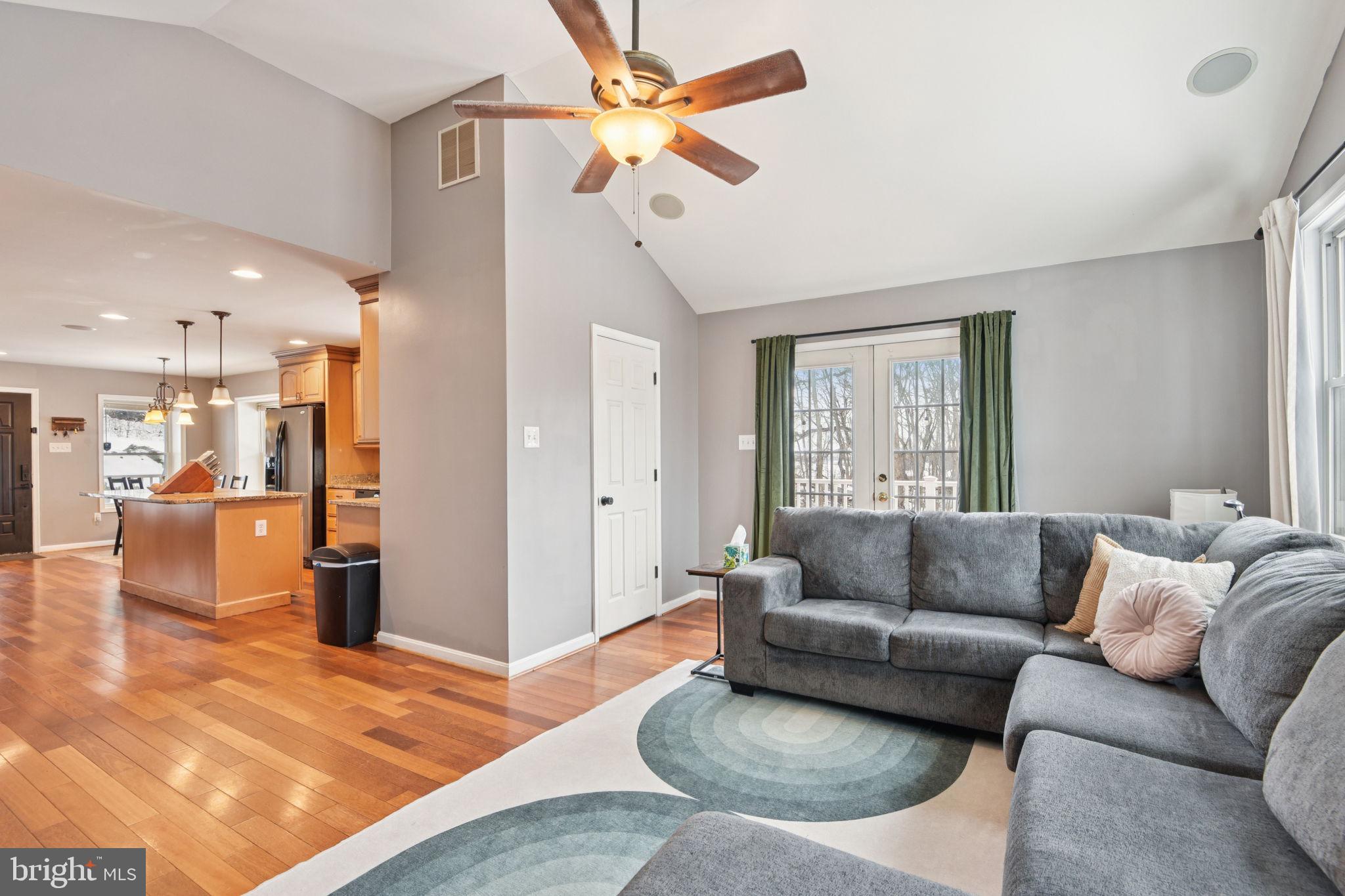 WINDSOR KNOLLS - Residential