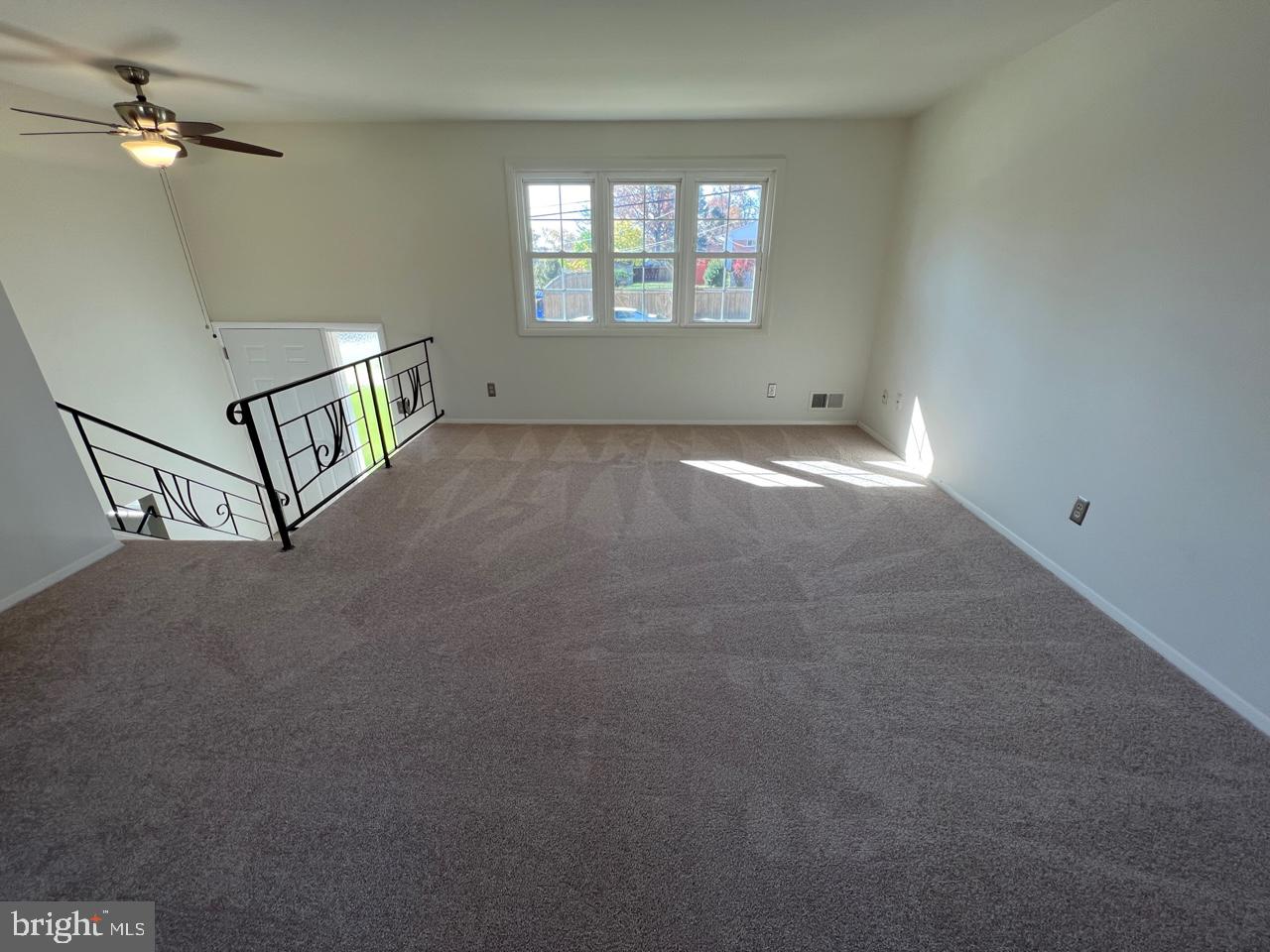 ENGLISH MANOR - Residential Lease