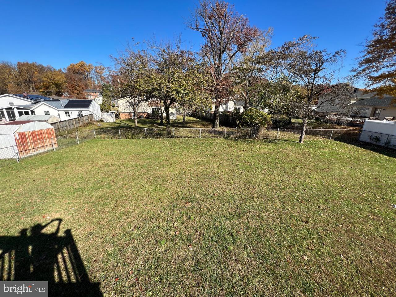 ENGLISH MANOR - Residential Lease