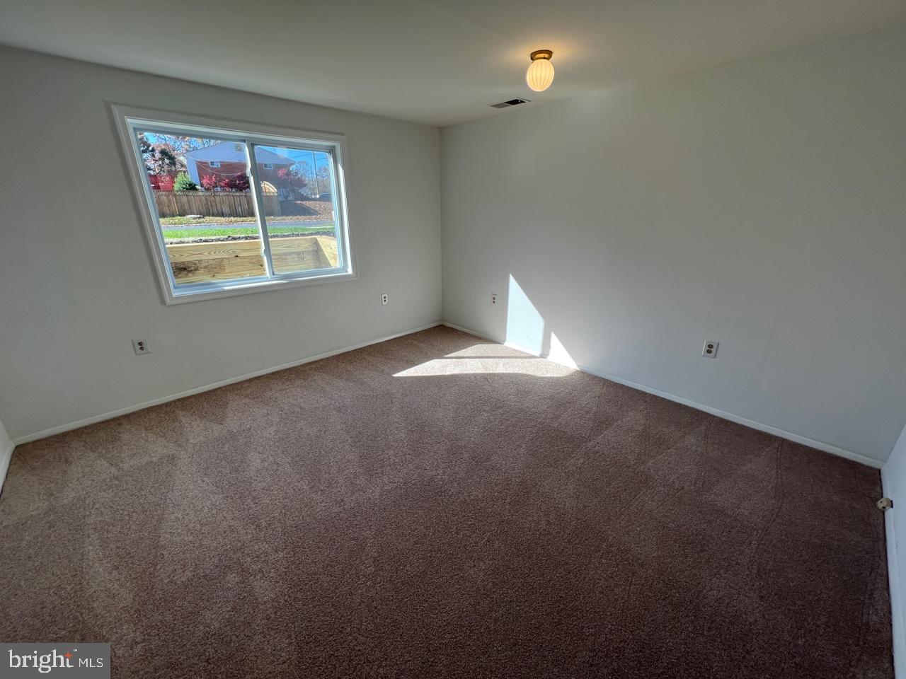 ENGLISH MANOR - Residential Lease