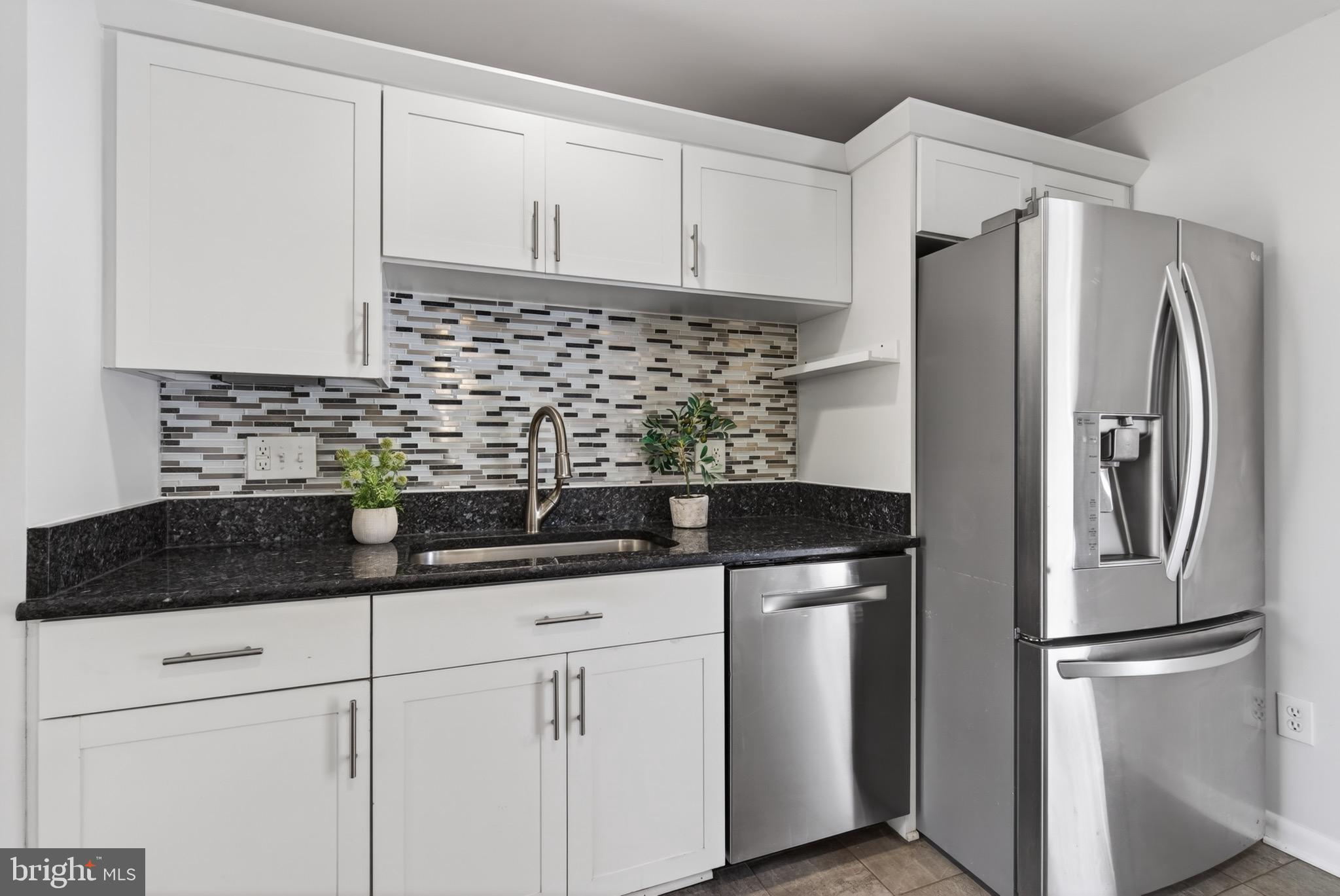 BROYHILL GLEN GARY PARK - Residential