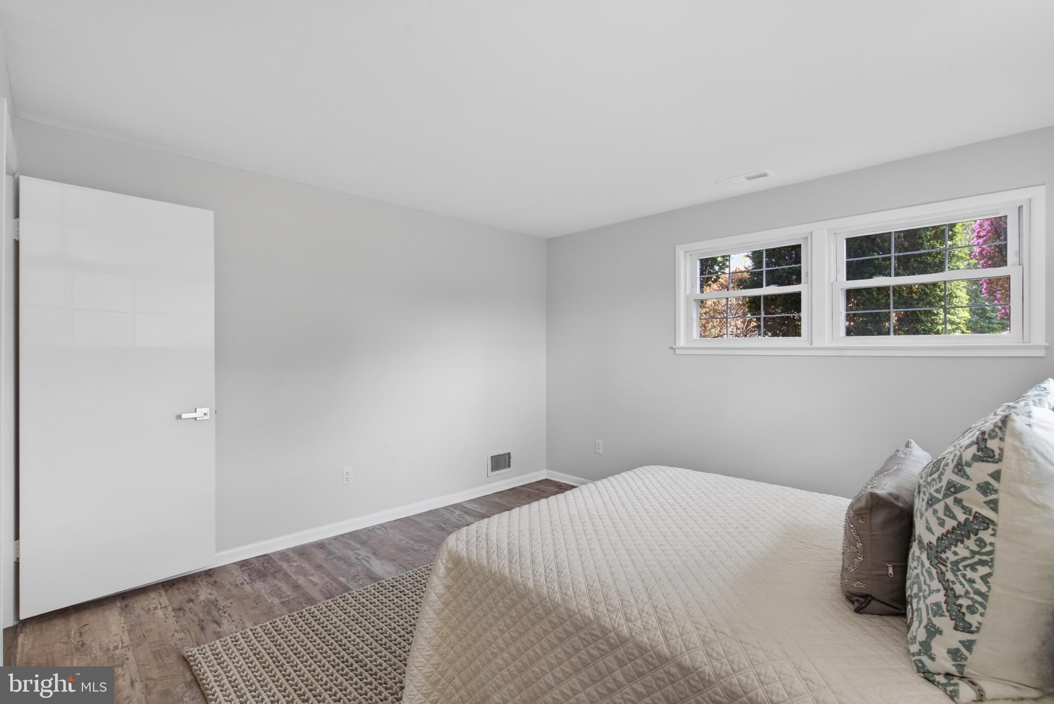 BROYHILL GLEN GARY PARK - Residential