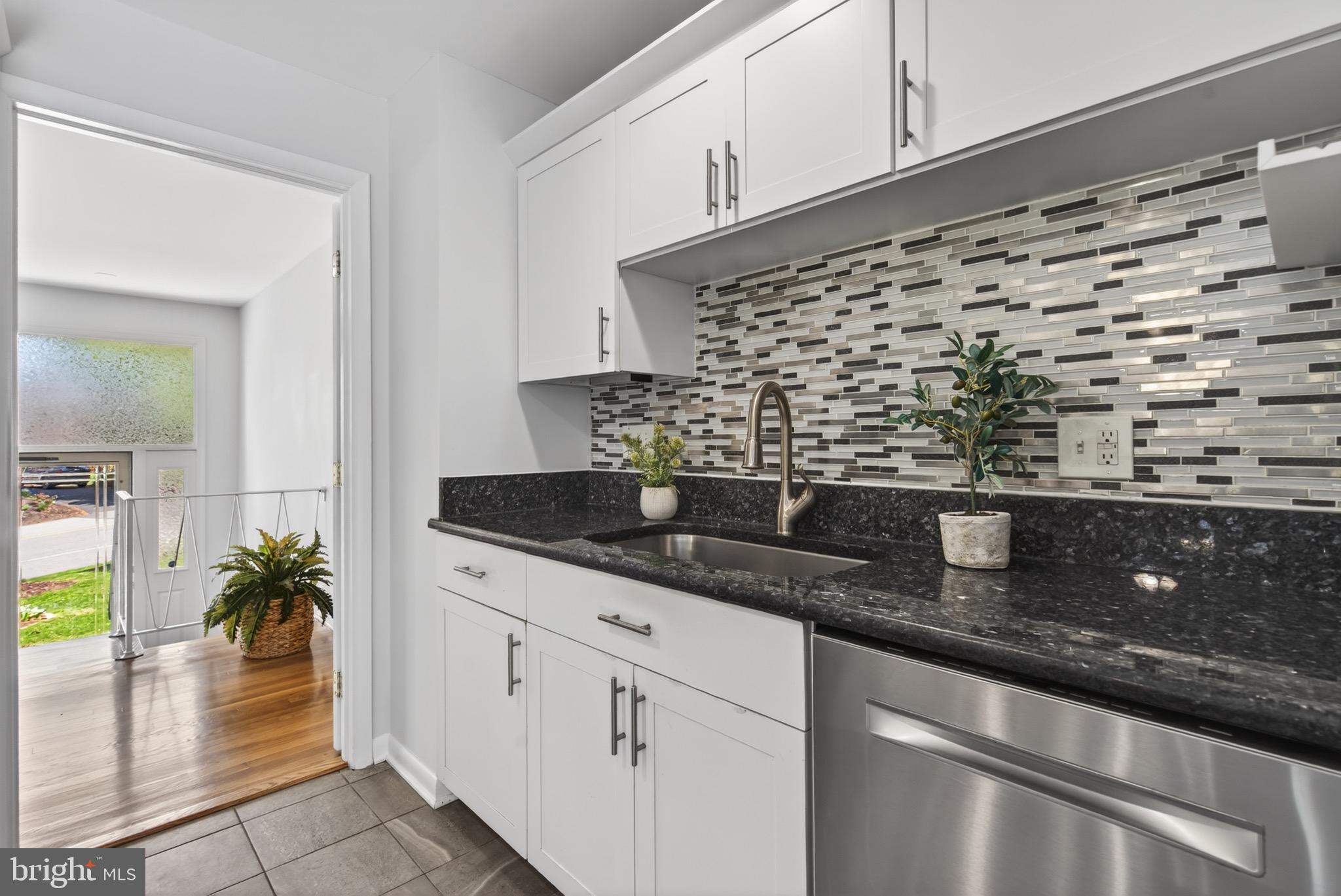 BROYHILL GLEN GARY PARK - Residential