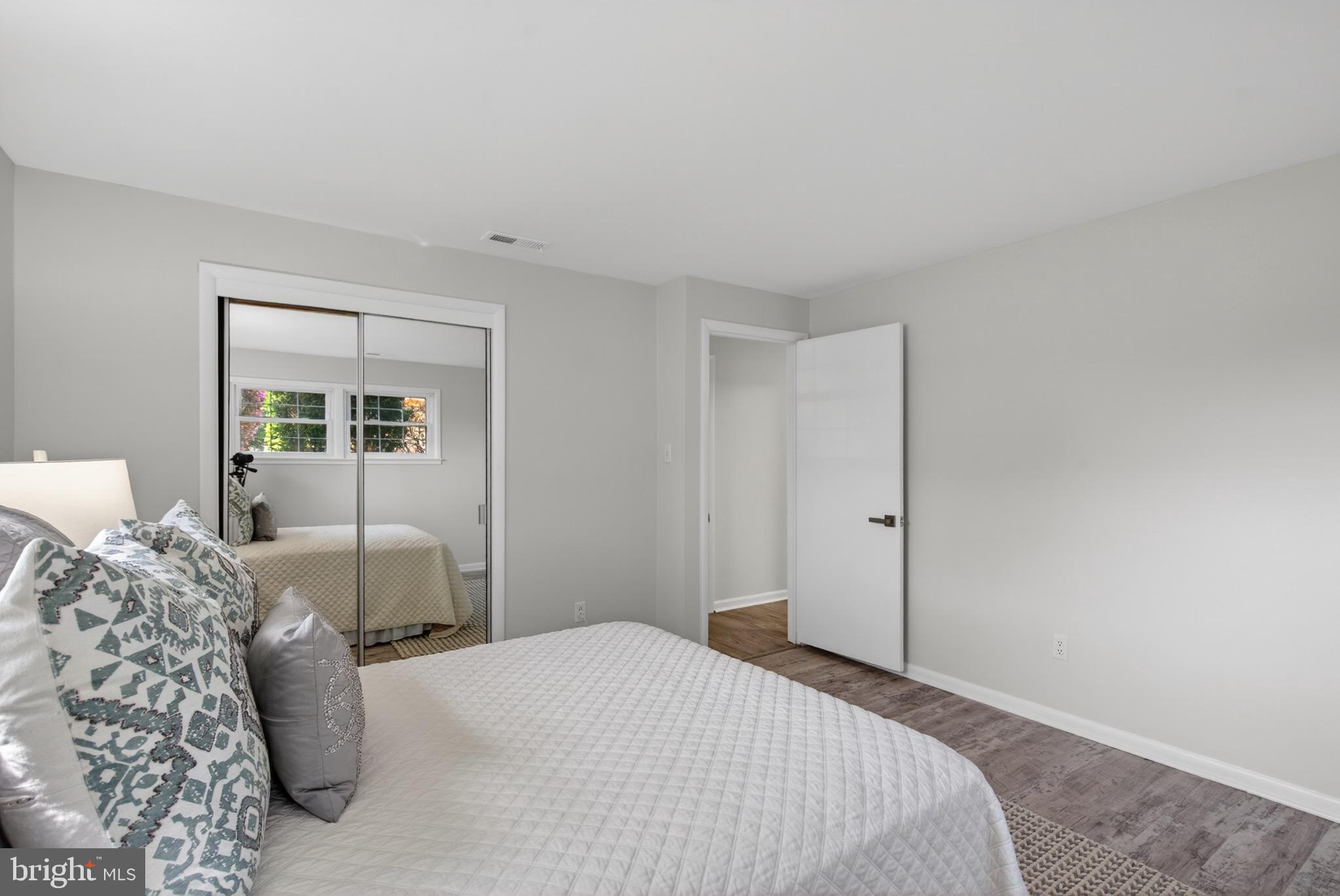 BROYHILL GLEN GARY PARK - Residential