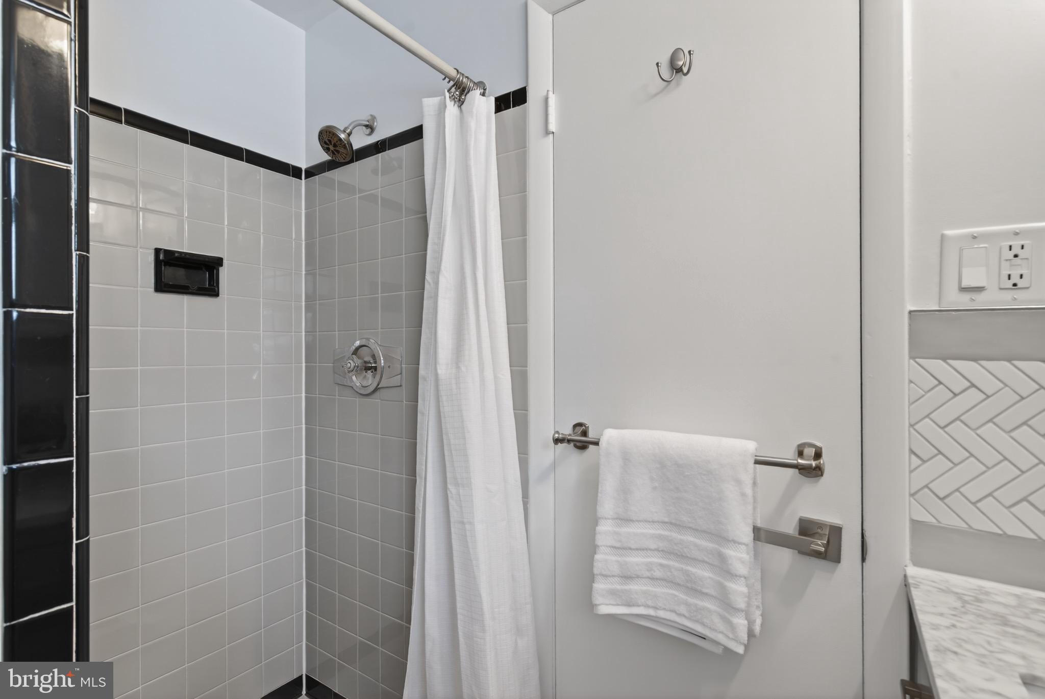 BROYHILL GLEN GARY PARK - Residential