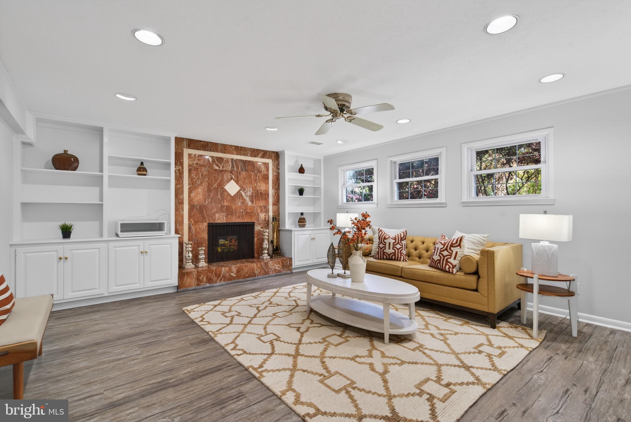 BROYHILL GLEN GARY PARK - Residential