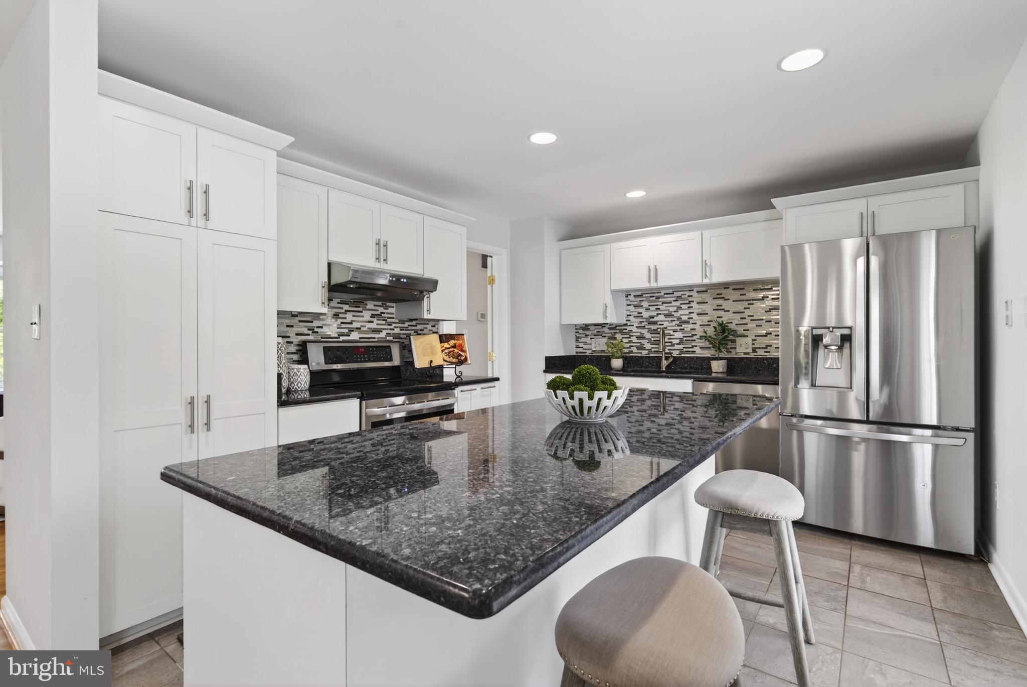 BROYHILL GLEN GARY PARK - Residential