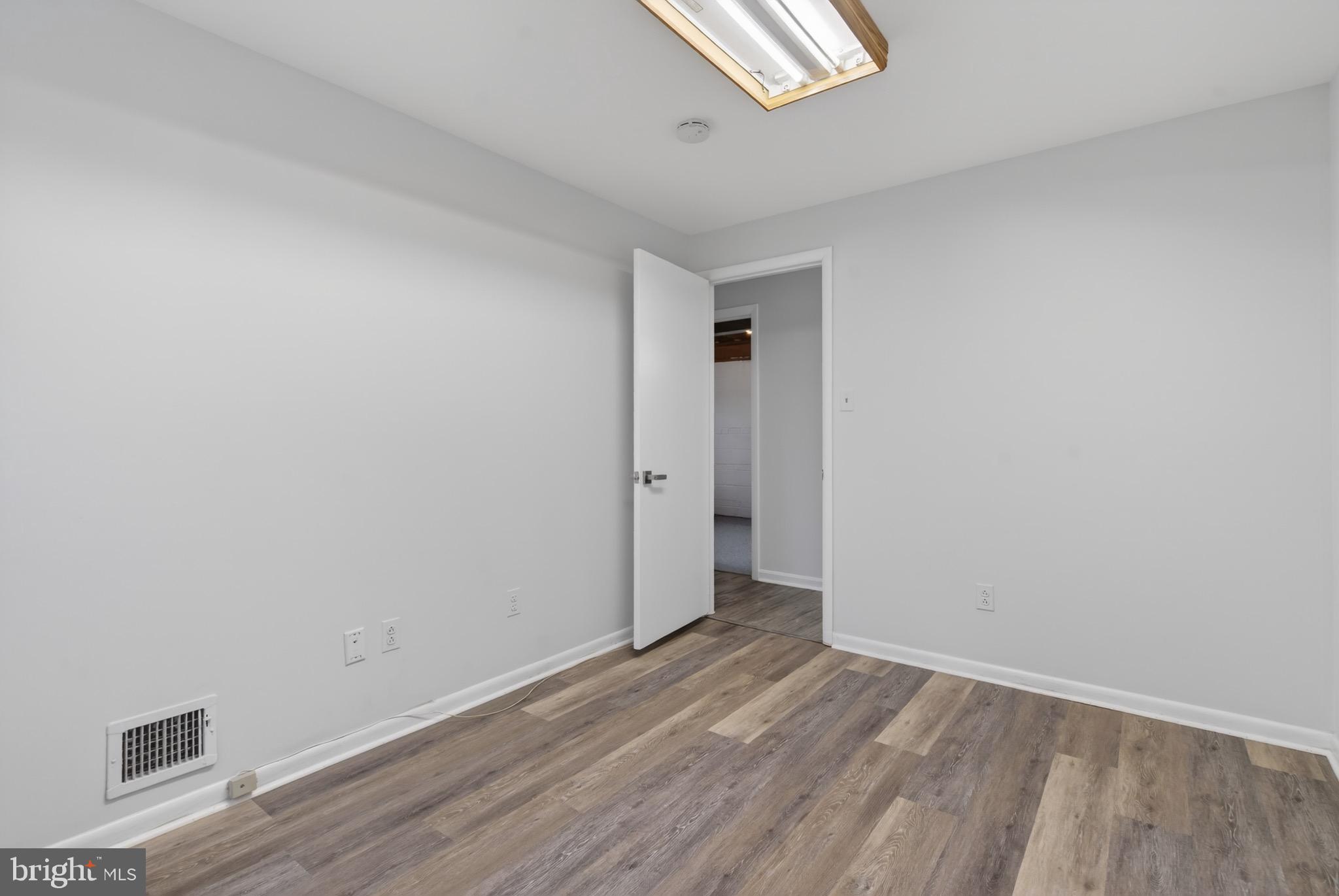 BROYHILL GLEN GARY PARK - Residential