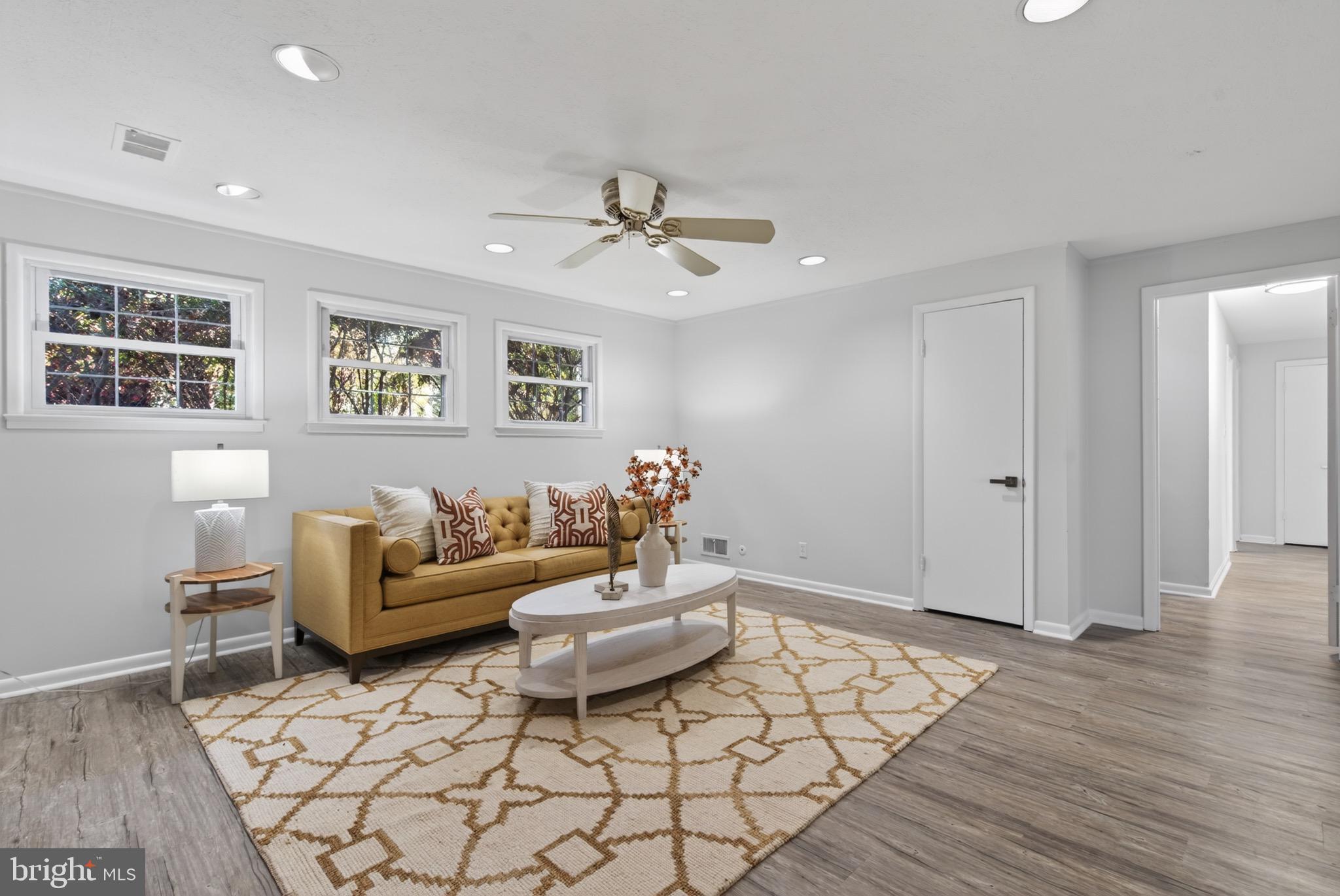 BROYHILL GLEN GARY PARK - Residential