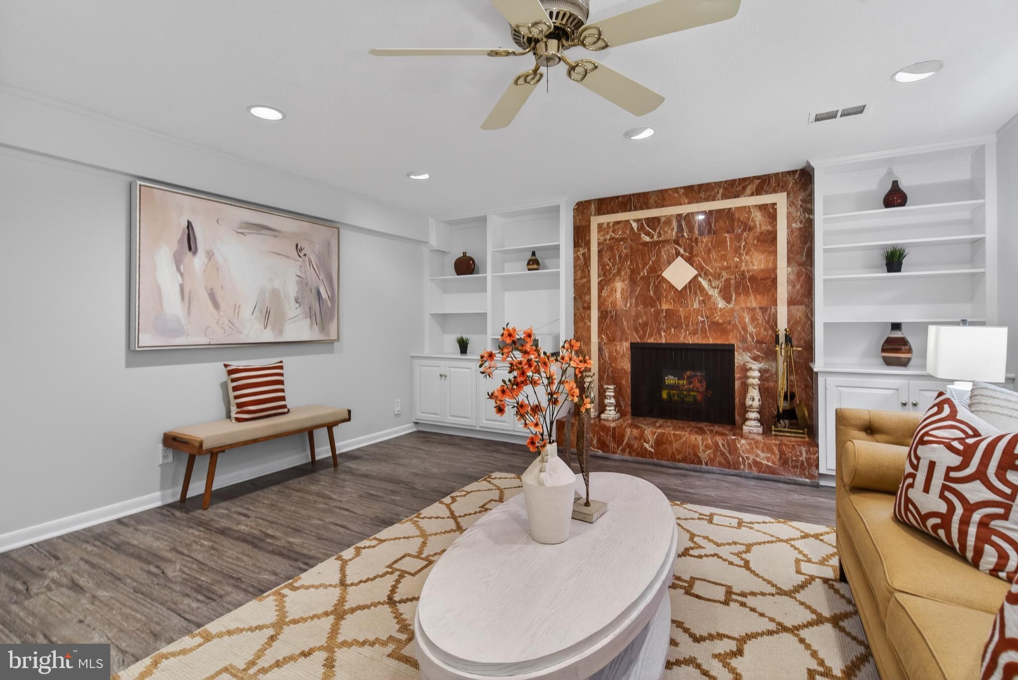 BROYHILL GLEN GARY PARK - Residential