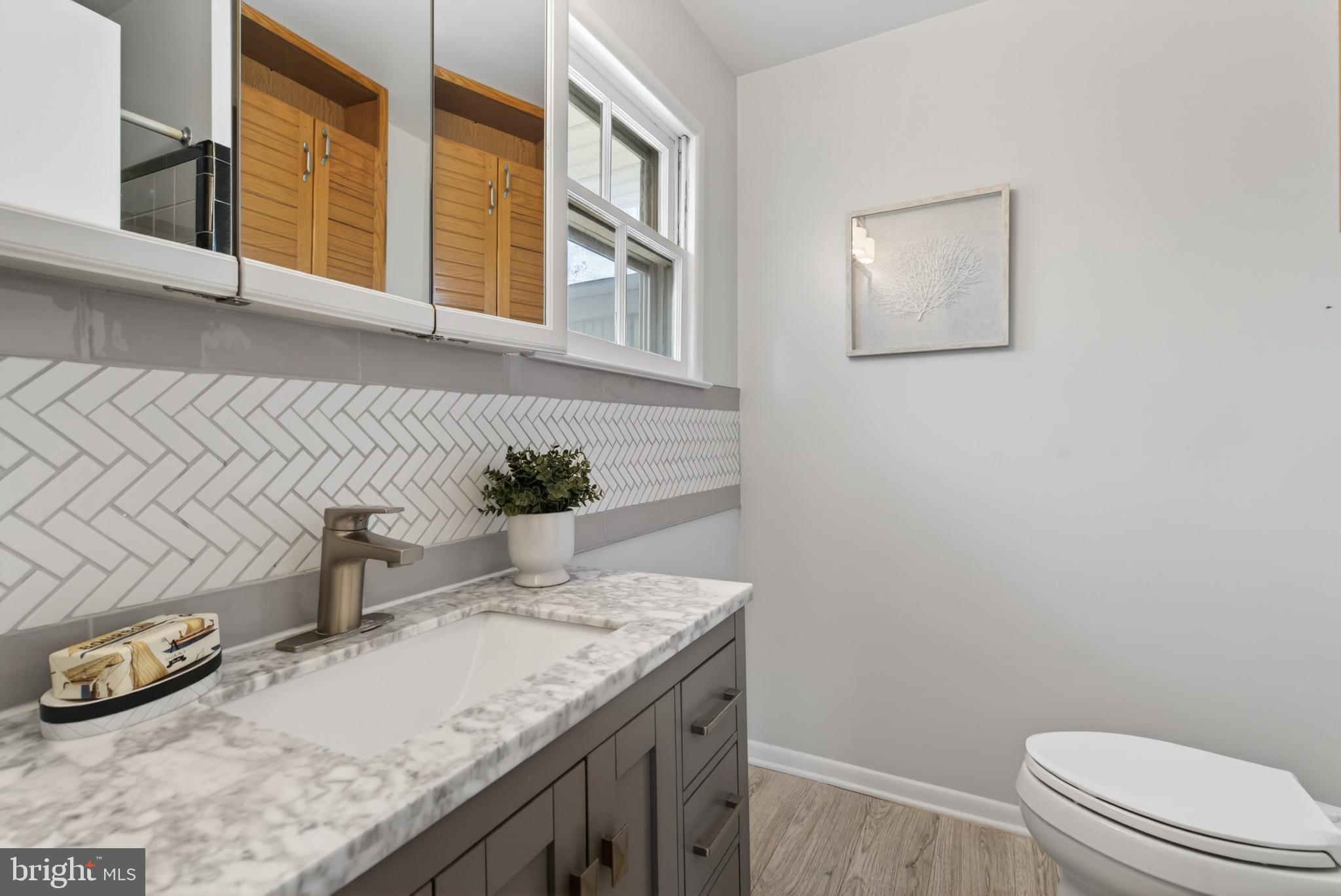 BROYHILL GLEN GARY PARK - Residential