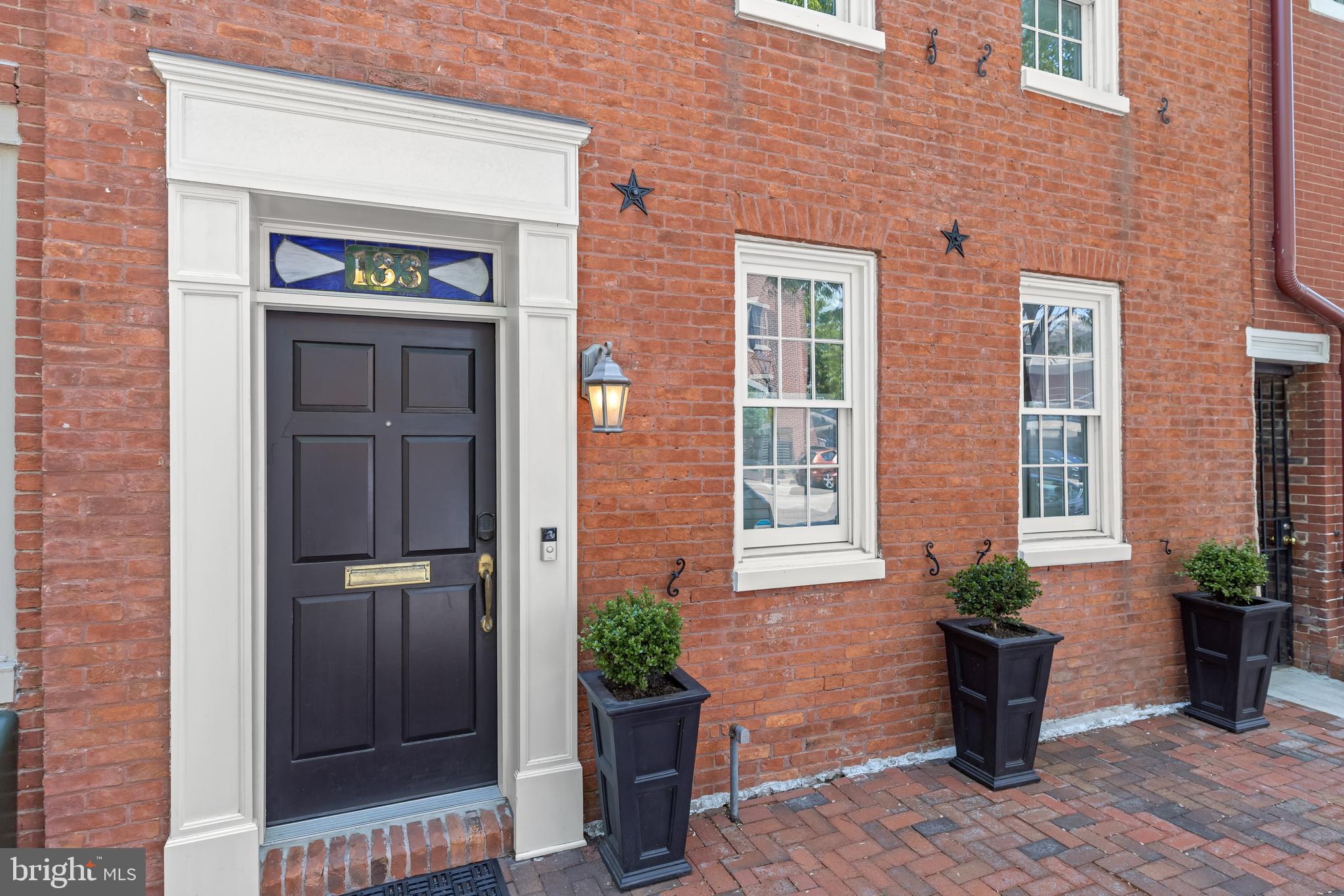 133 W LEE STREET