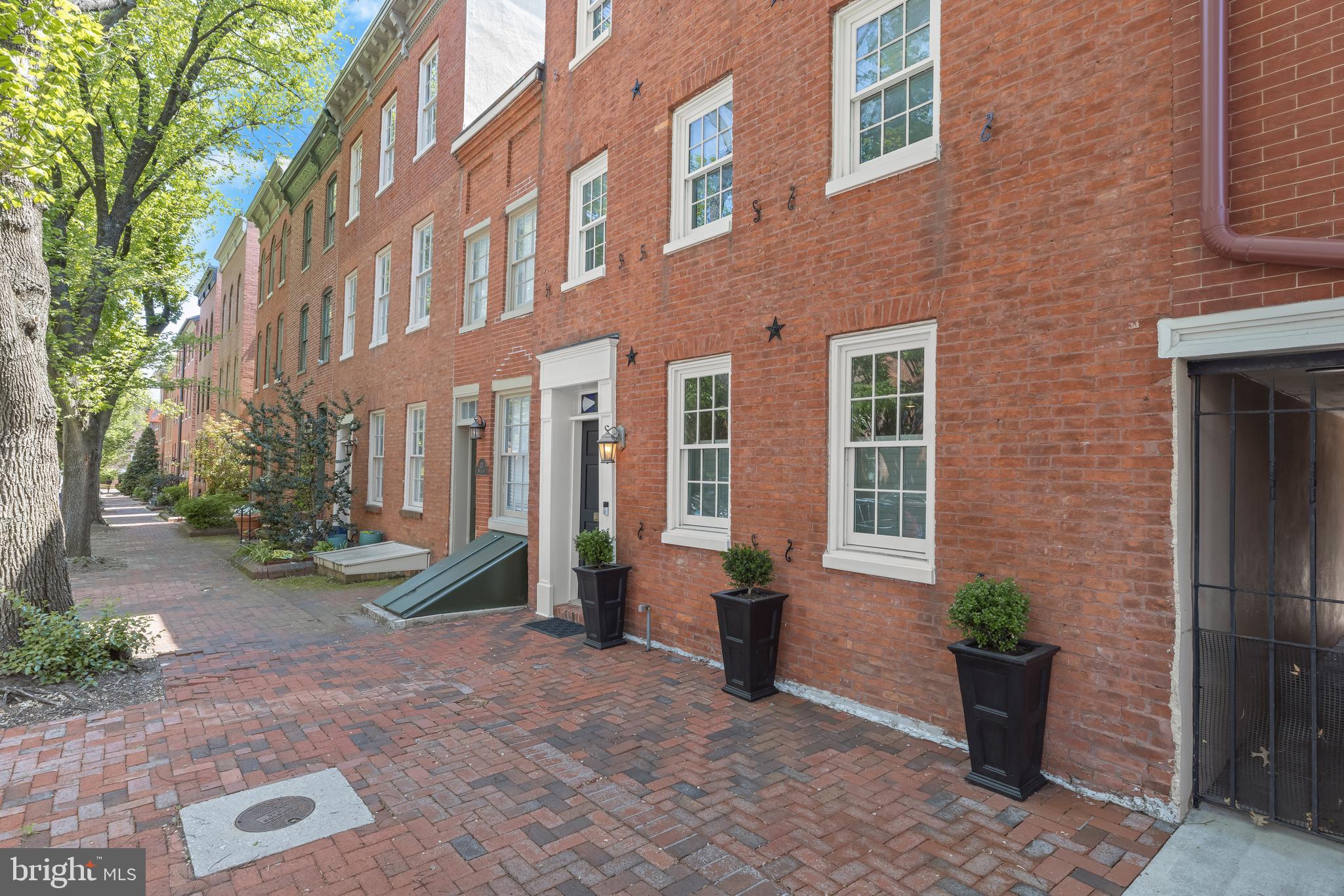 133 W LEE STREET