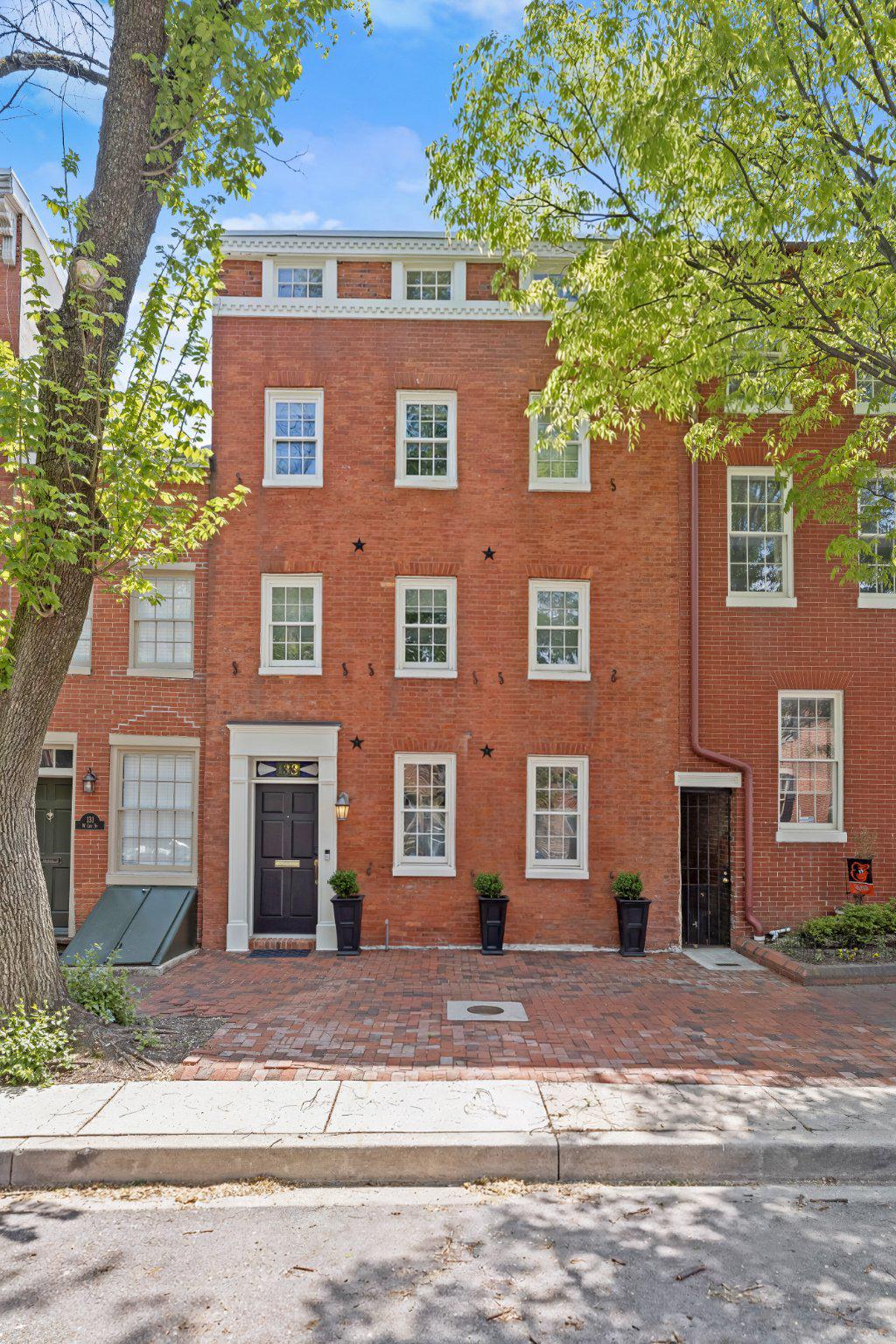 133 W LEE STREET
