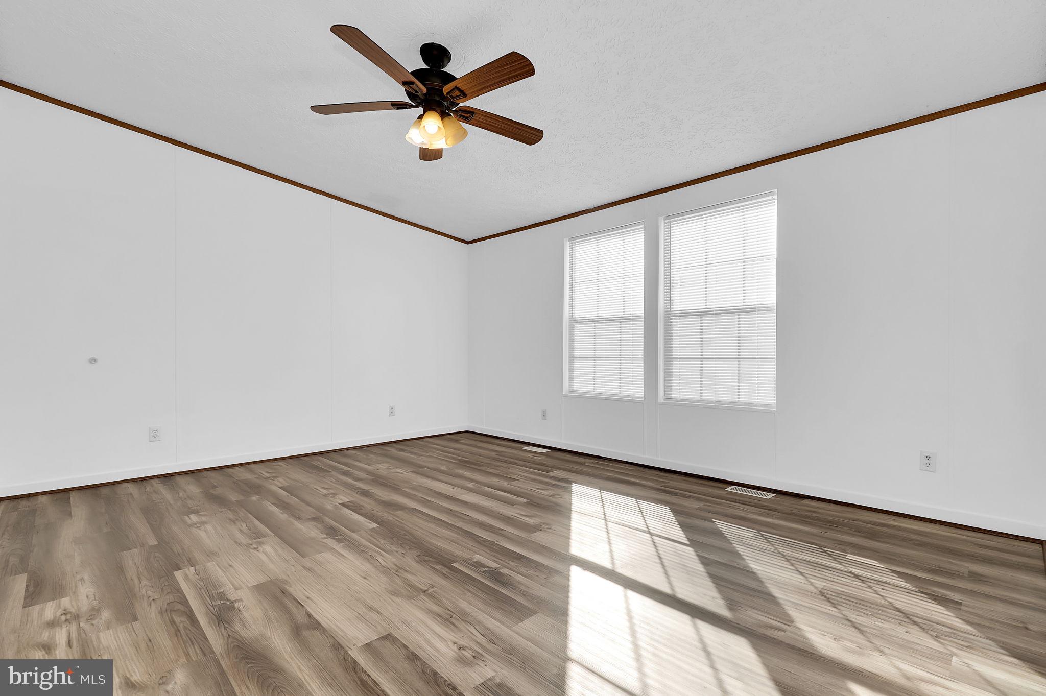 HOLIDAY MOBILE ESTATES - Residential