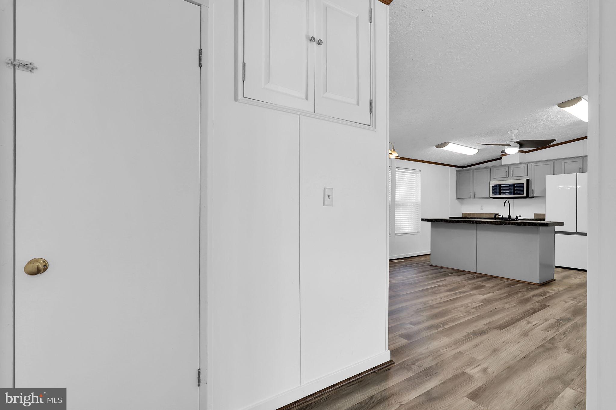 HOLIDAY MOBILE ESTATES - Residential