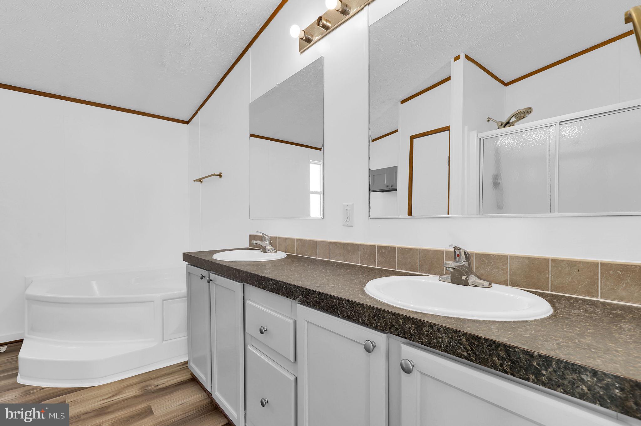 HOLIDAY MOBILE ESTATES - Residential