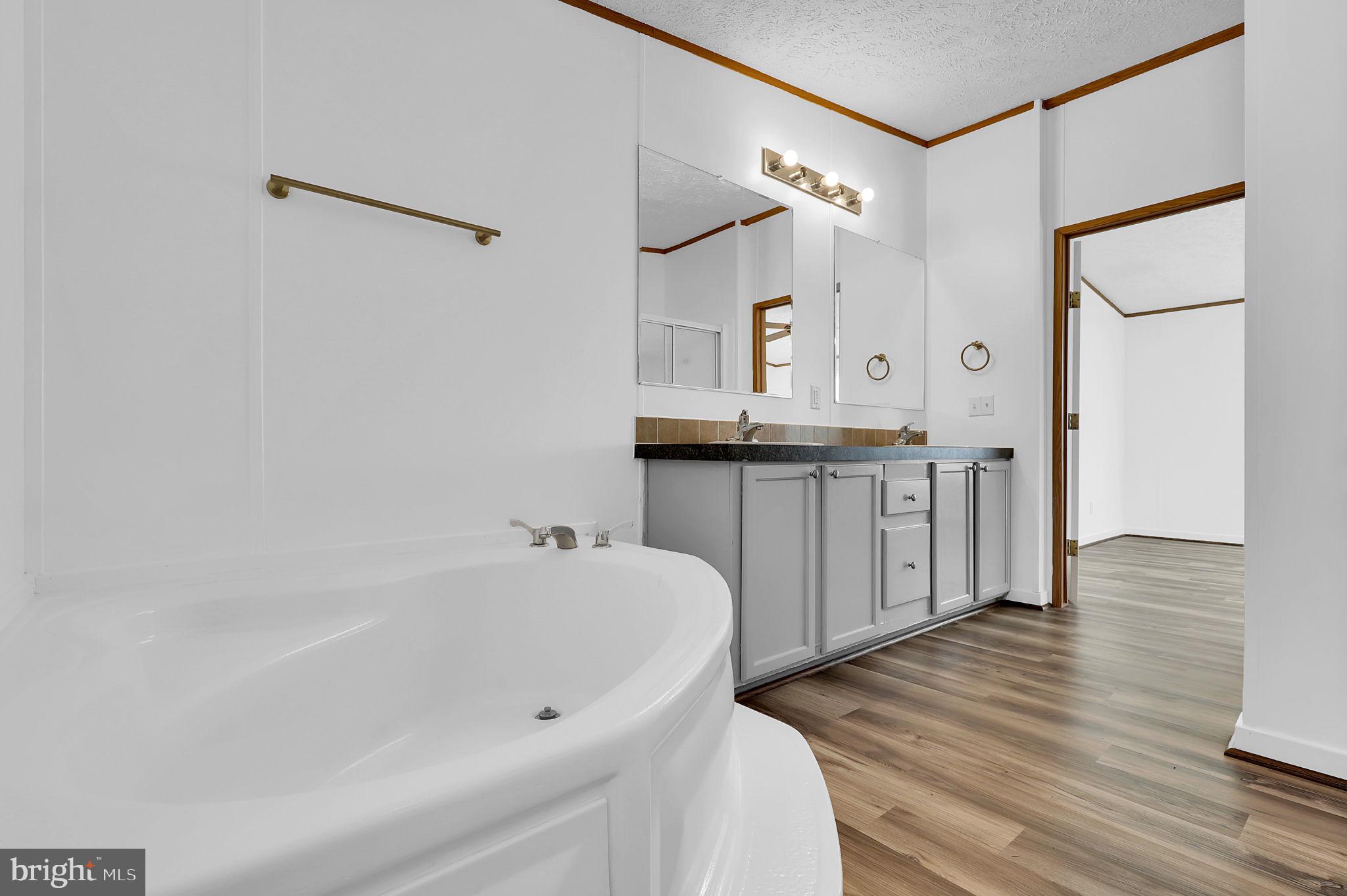 HOLIDAY MOBILE ESTATES - Residential