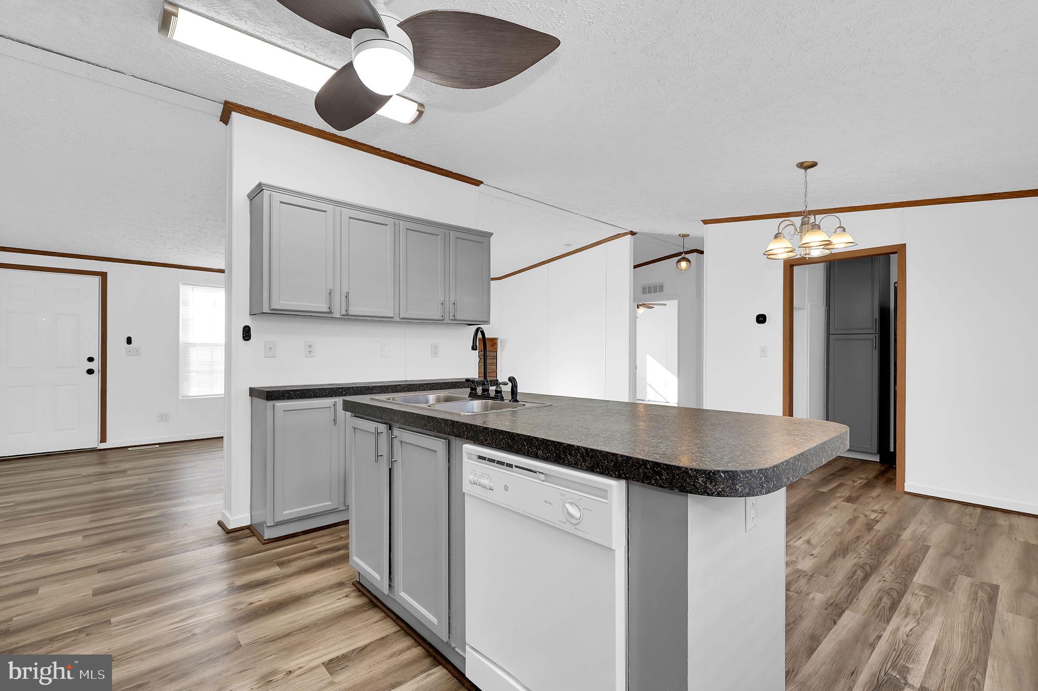 HOLIDAY MOBILE ESTATES - Residential