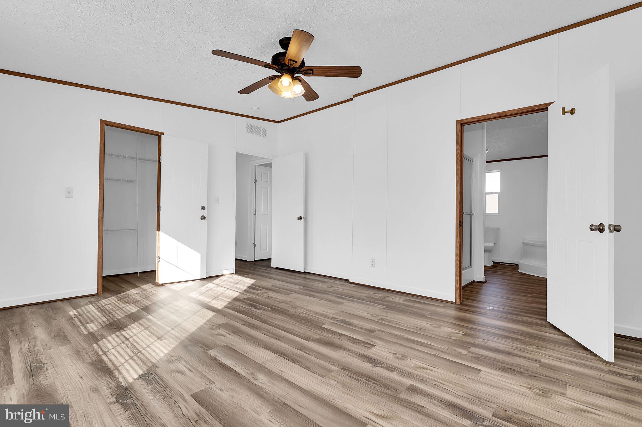 HOLIDAY MOBILE ESTATES - Residential