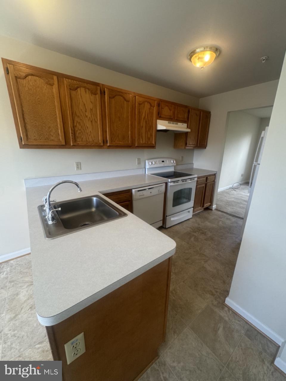 CAPTAINS QUARTER CONDOMINIUM - Residential Lease