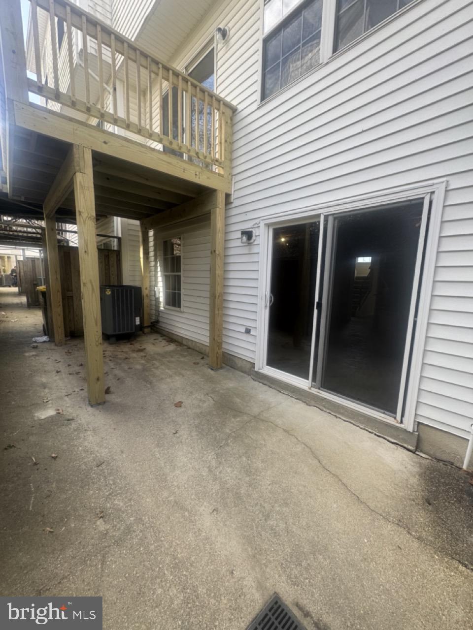 CAPTAINS QUARTER CONDOMINIUM - Residential Lease