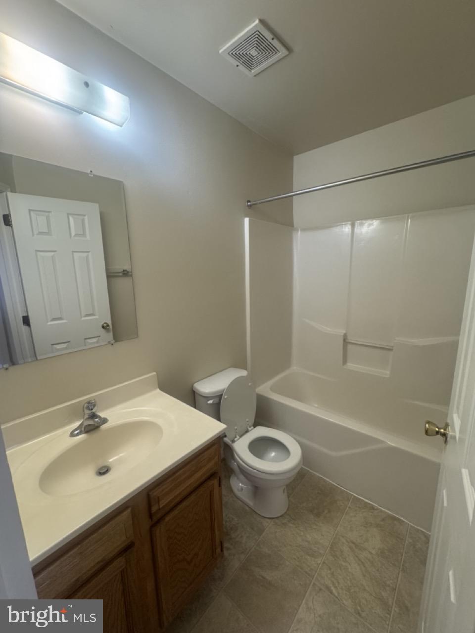 CAPTAINS QUARTER CONDOMINIUM - Residential Lease