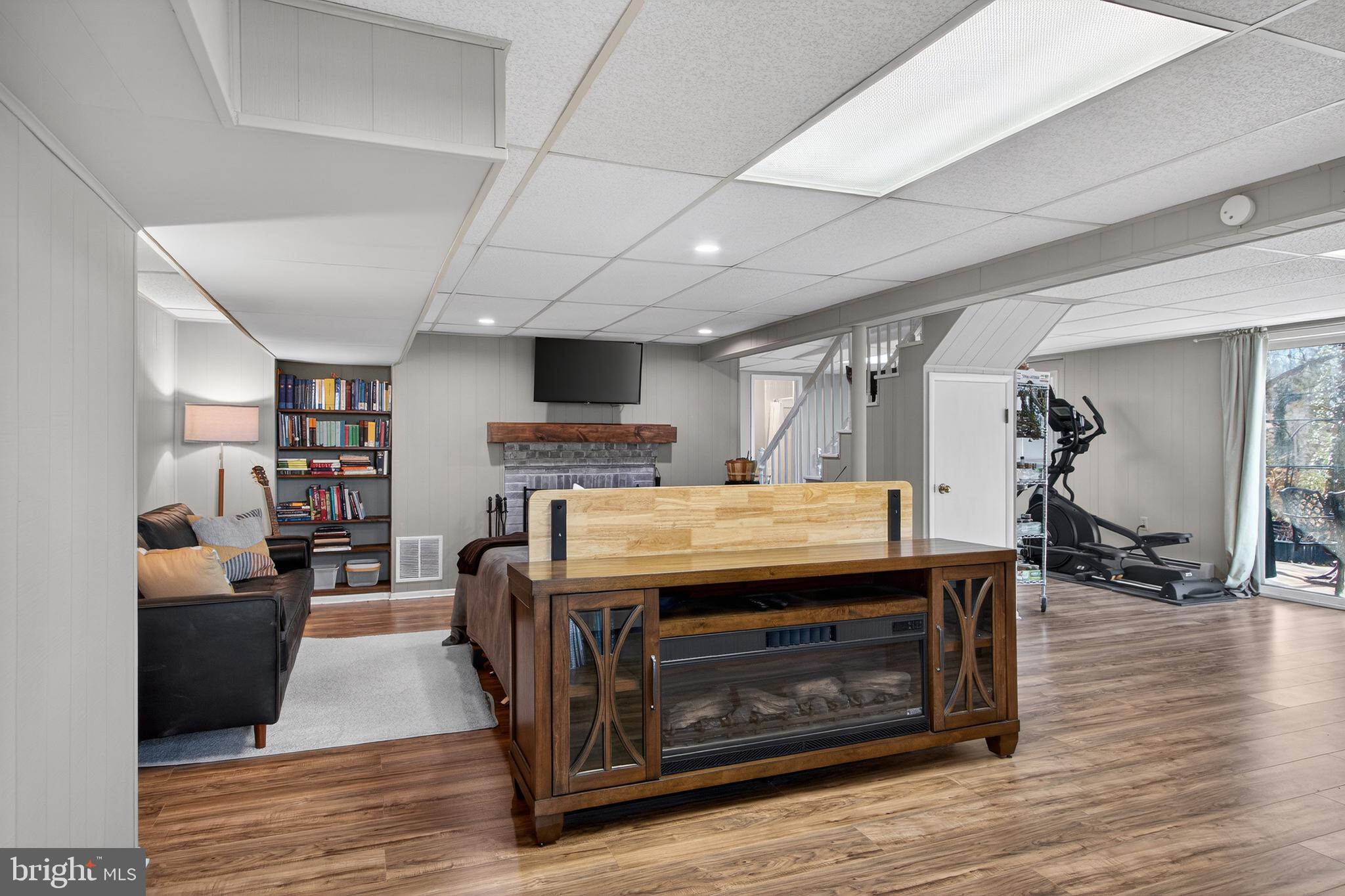 HIGHLAND COURT - Residential