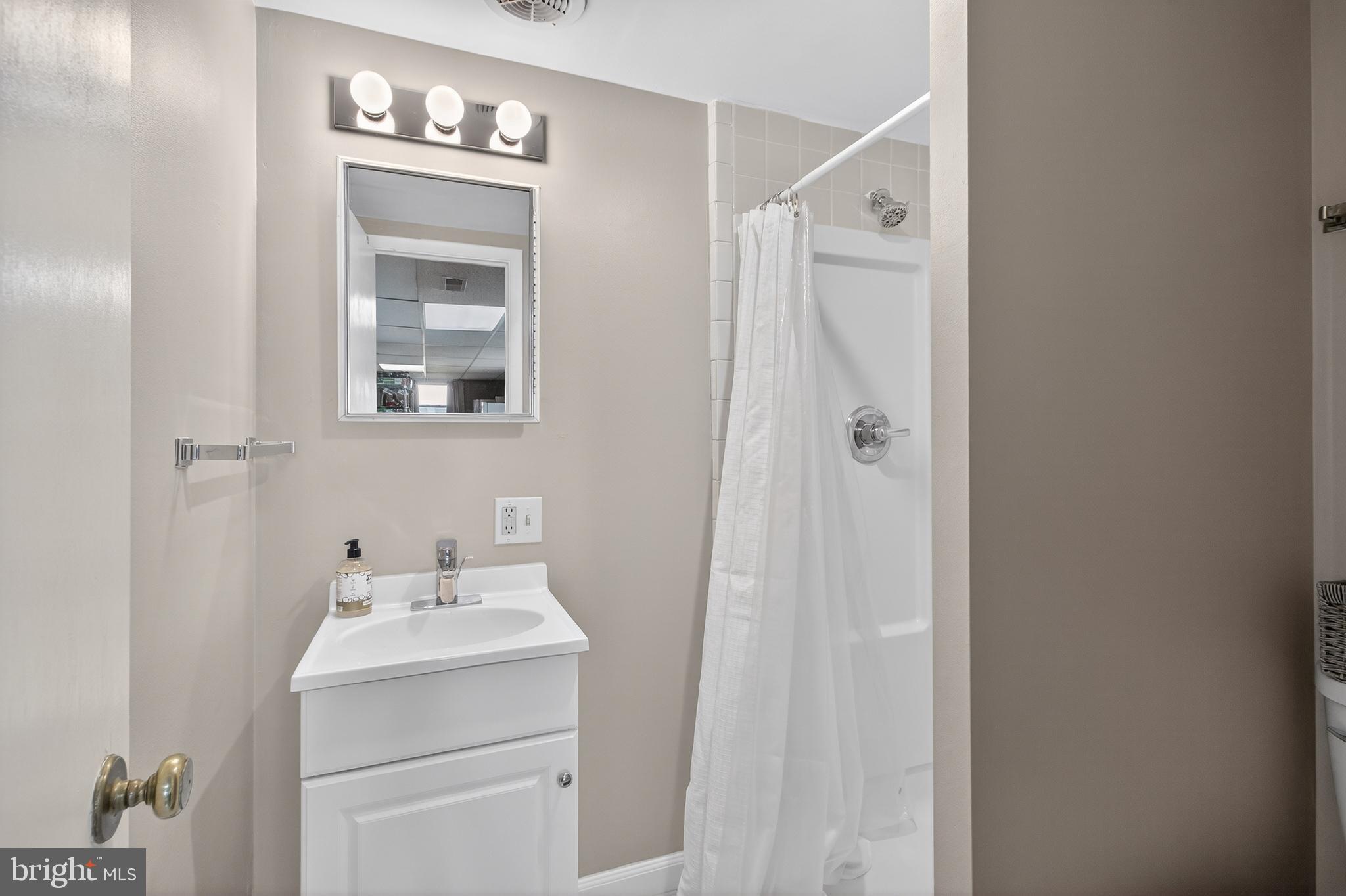 HIGHLAND COURT - Residential