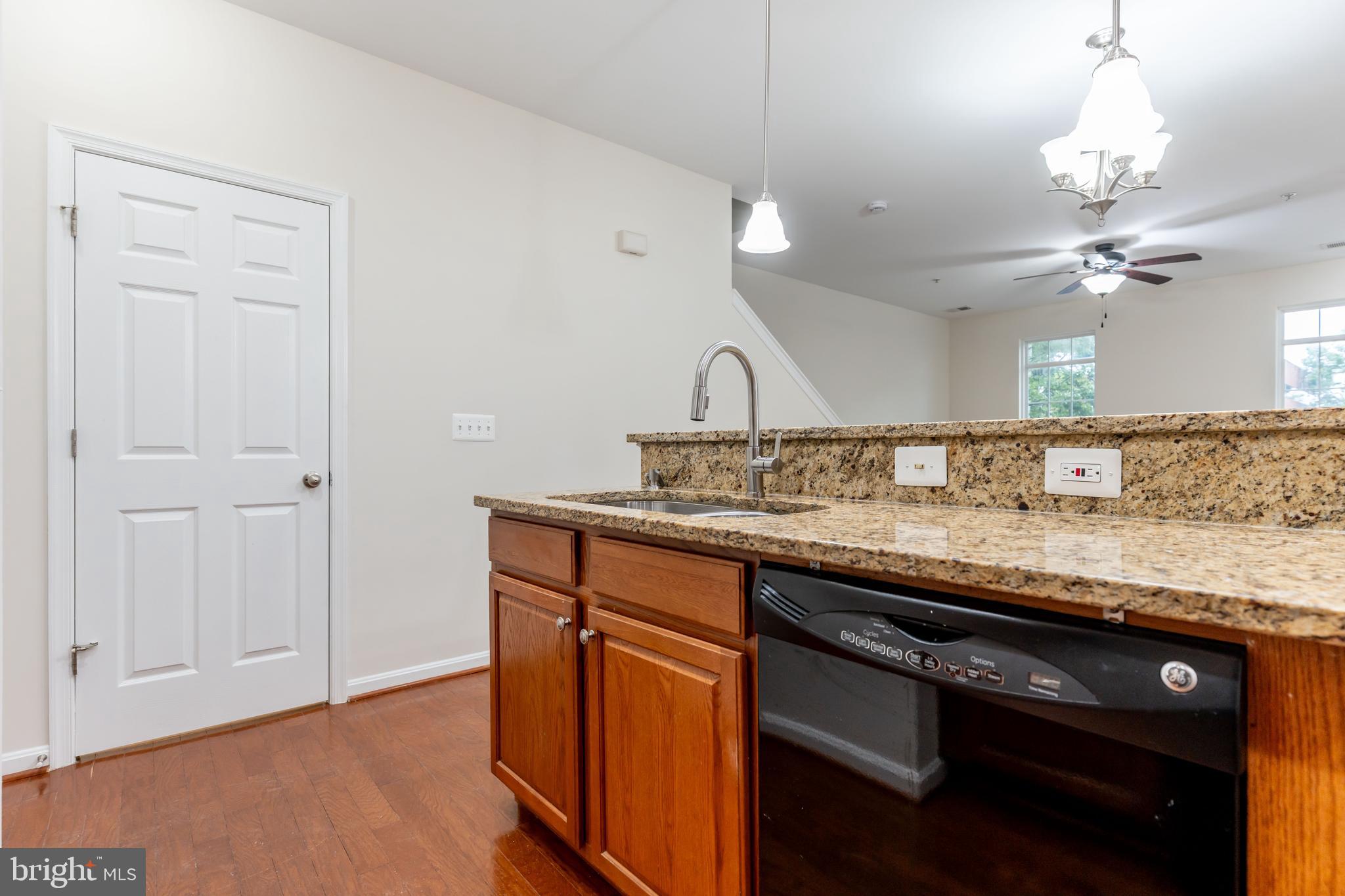 LEE SQUARE - Residential