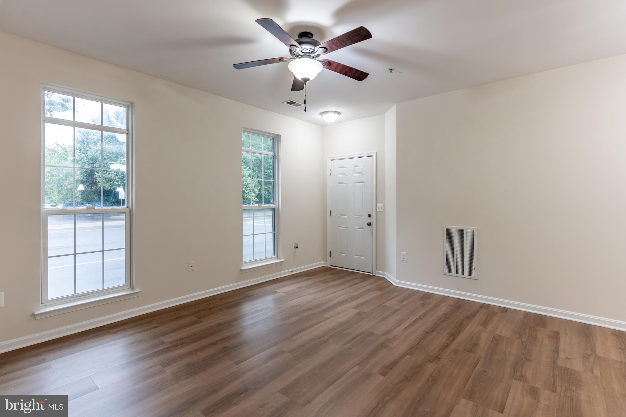 LEE SQUARE - Residential