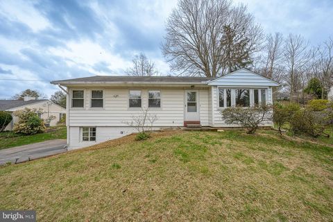 Photo of 437 Meadowcroft Road, WAYNE, PA 19087 (MLS # PAMC2163008)