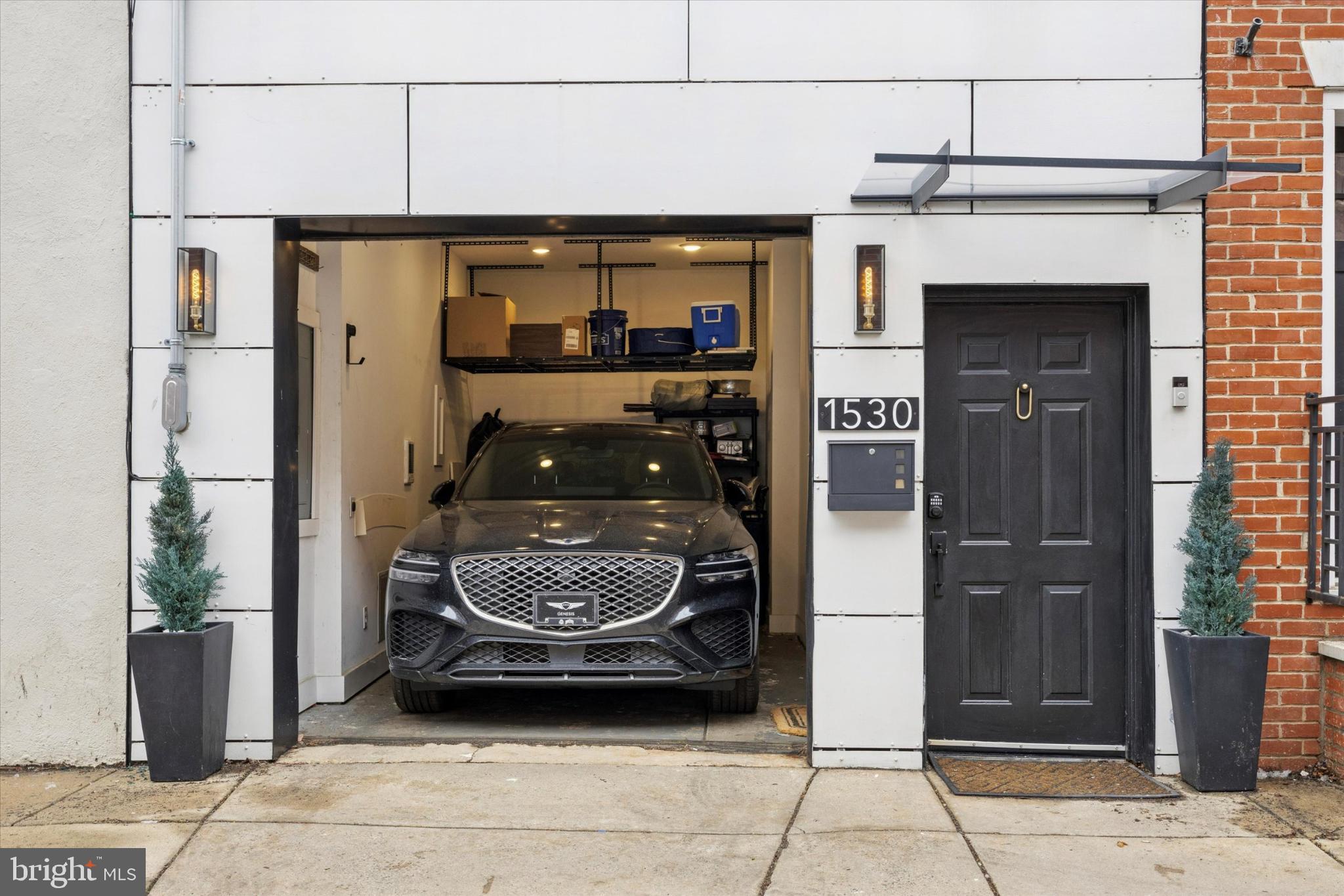 1530 E HEWSON STREET