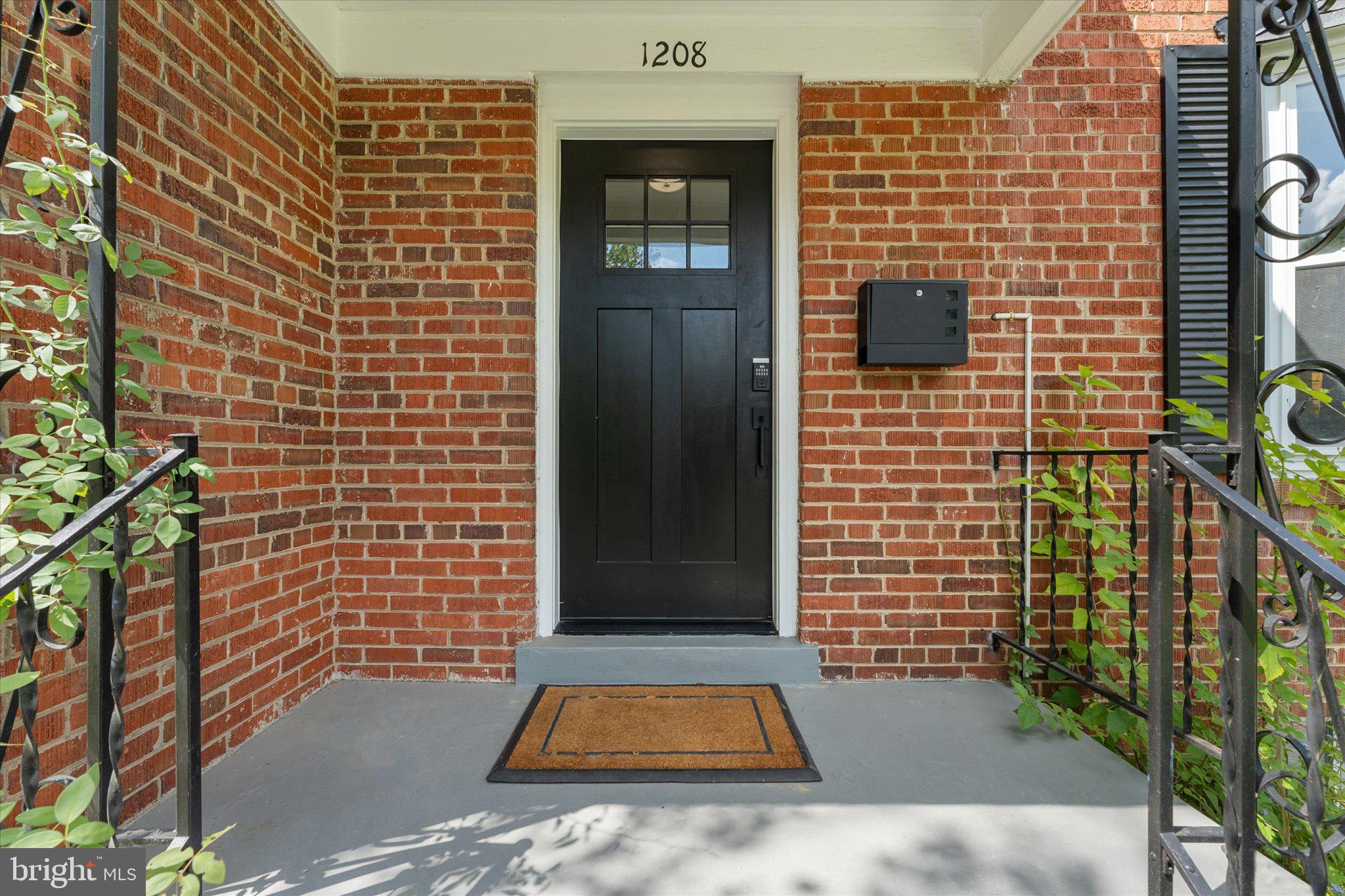 1208 JACKSON AVENUE