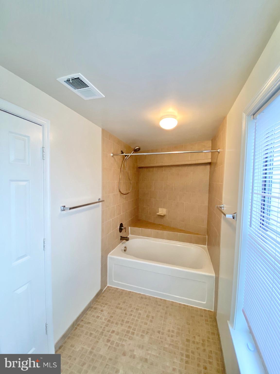 KINGSTOWNE - Residential Lease