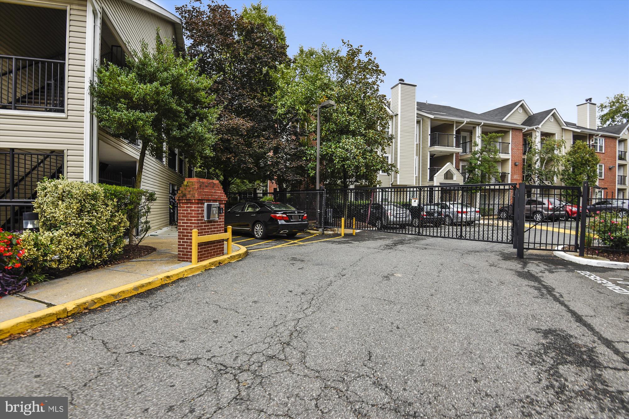 POINTE AT PARK CENTER - Residential Lease