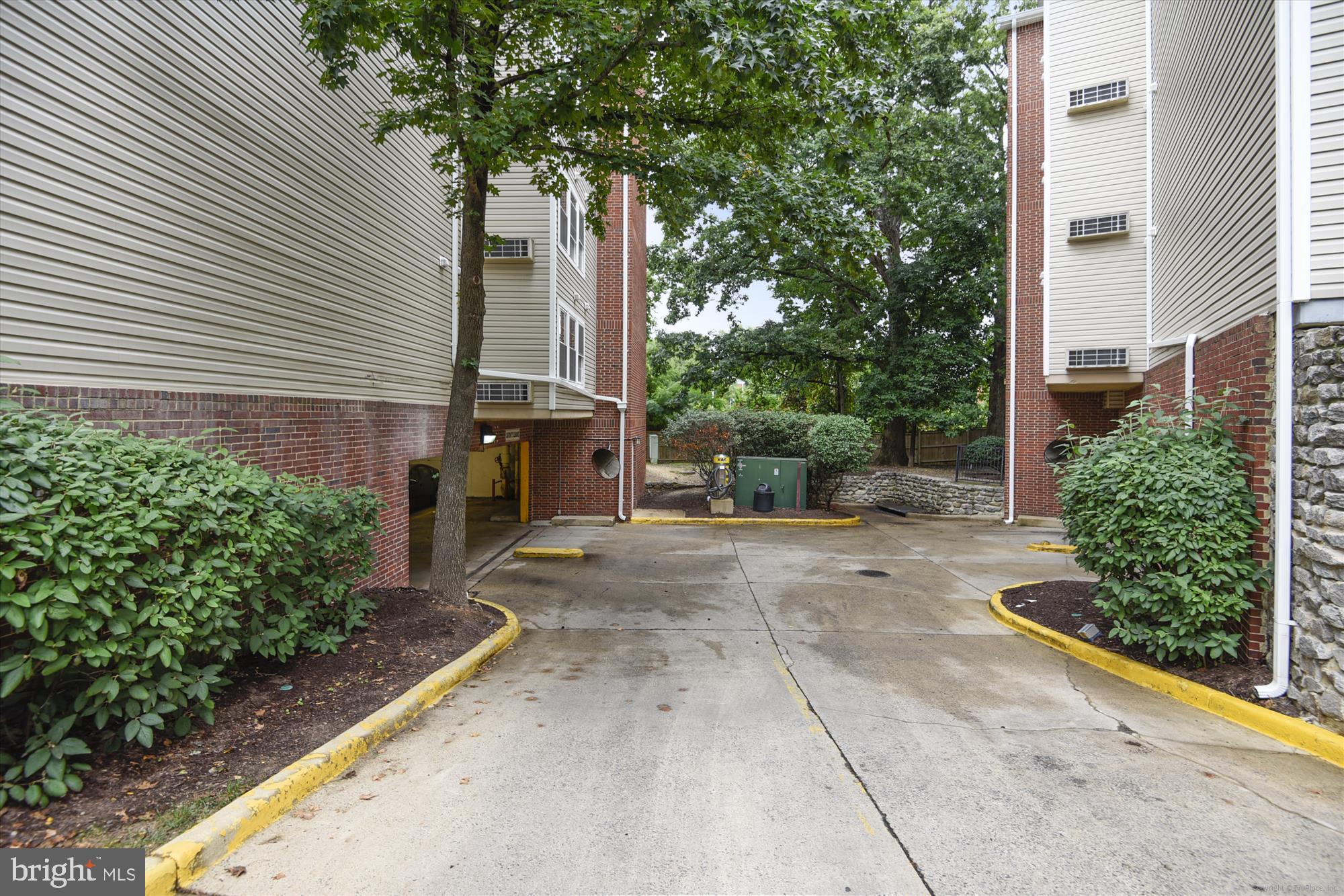 POINTE AT PARK CENTER - Residential Lease