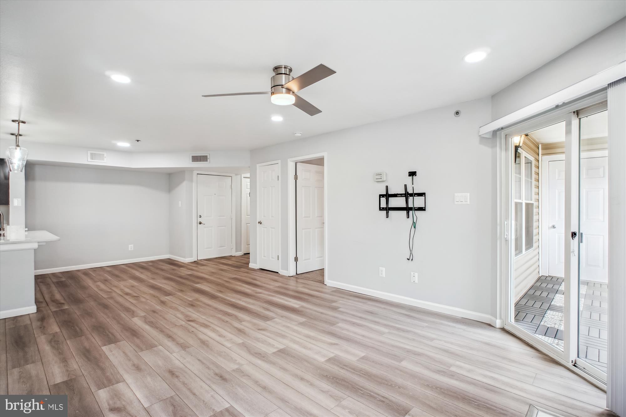 POINTE AT PARK CENTER - Residential Lease