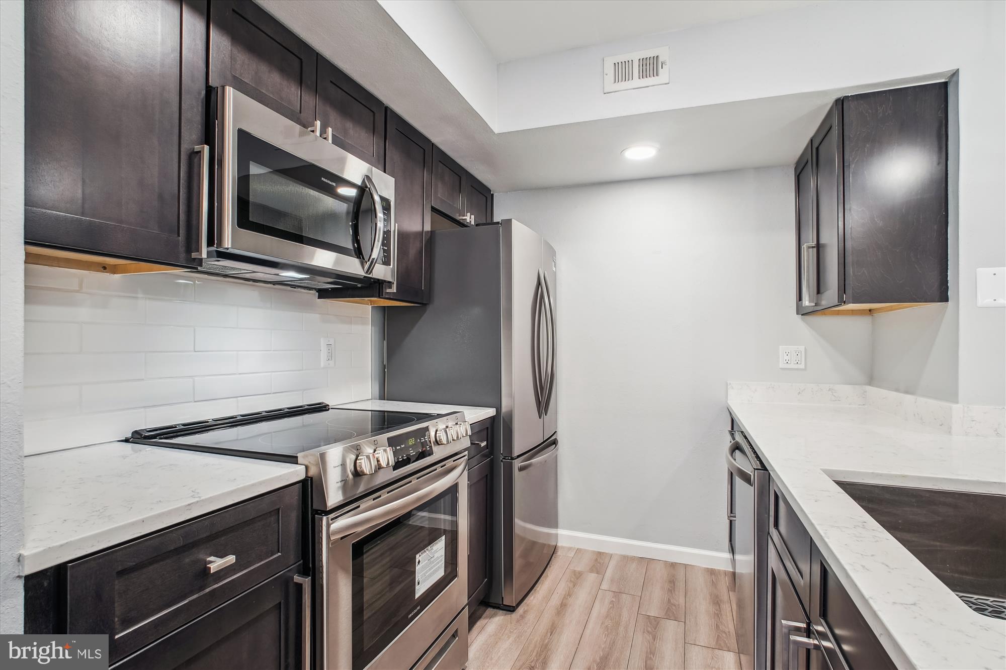 POINTE AT PARK CENTER - Residential Lease