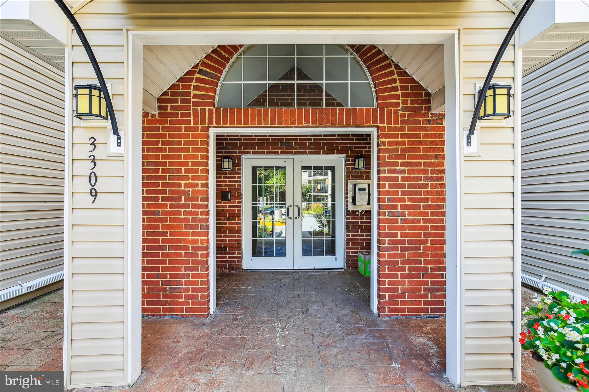 POINTE AT PARK CENTER - Residential Lease