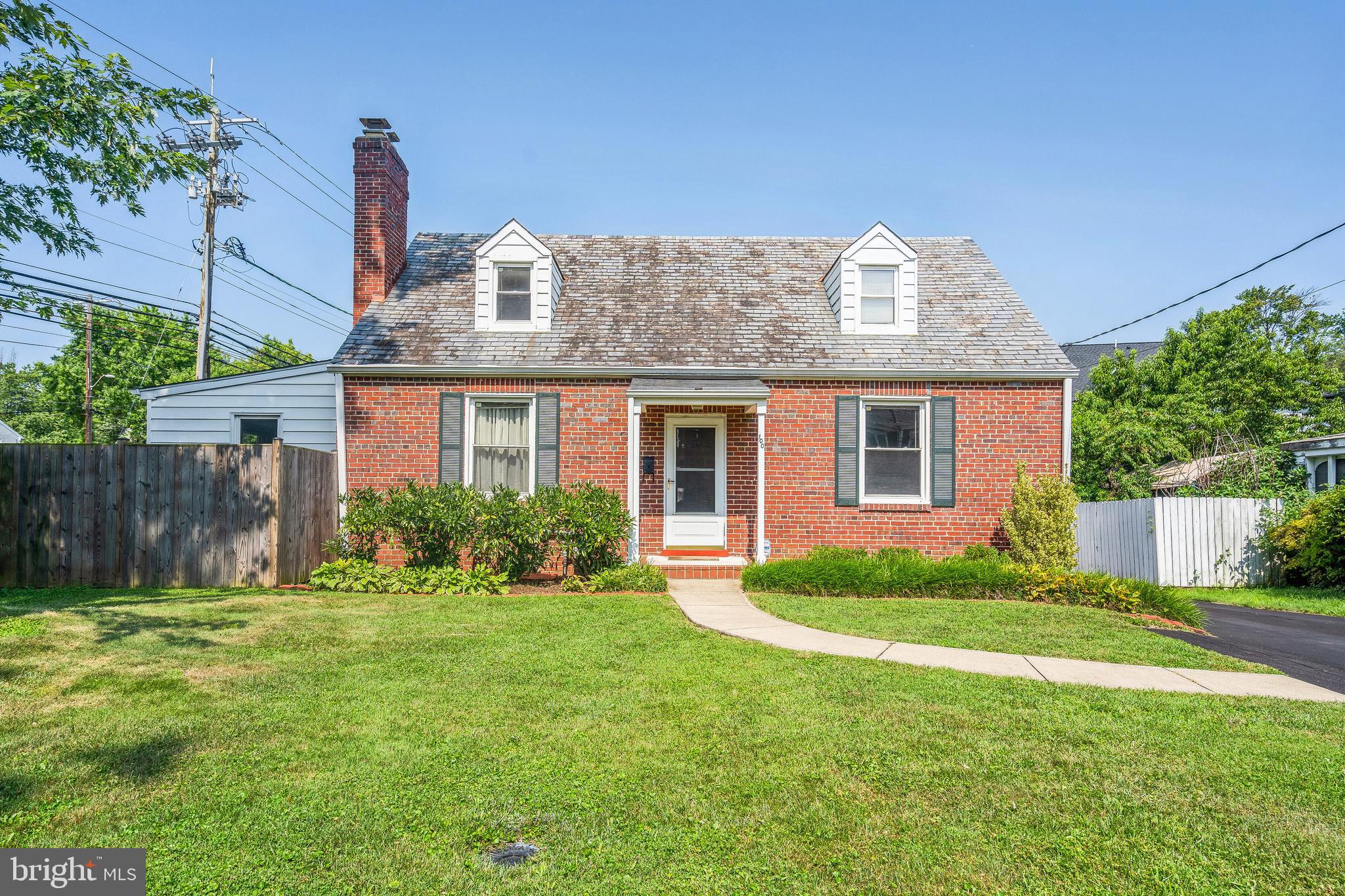 GLENBROOK KNOLLS - Residential