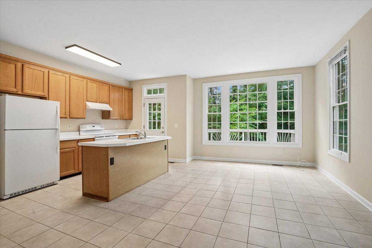 5569 JOWETT COURT